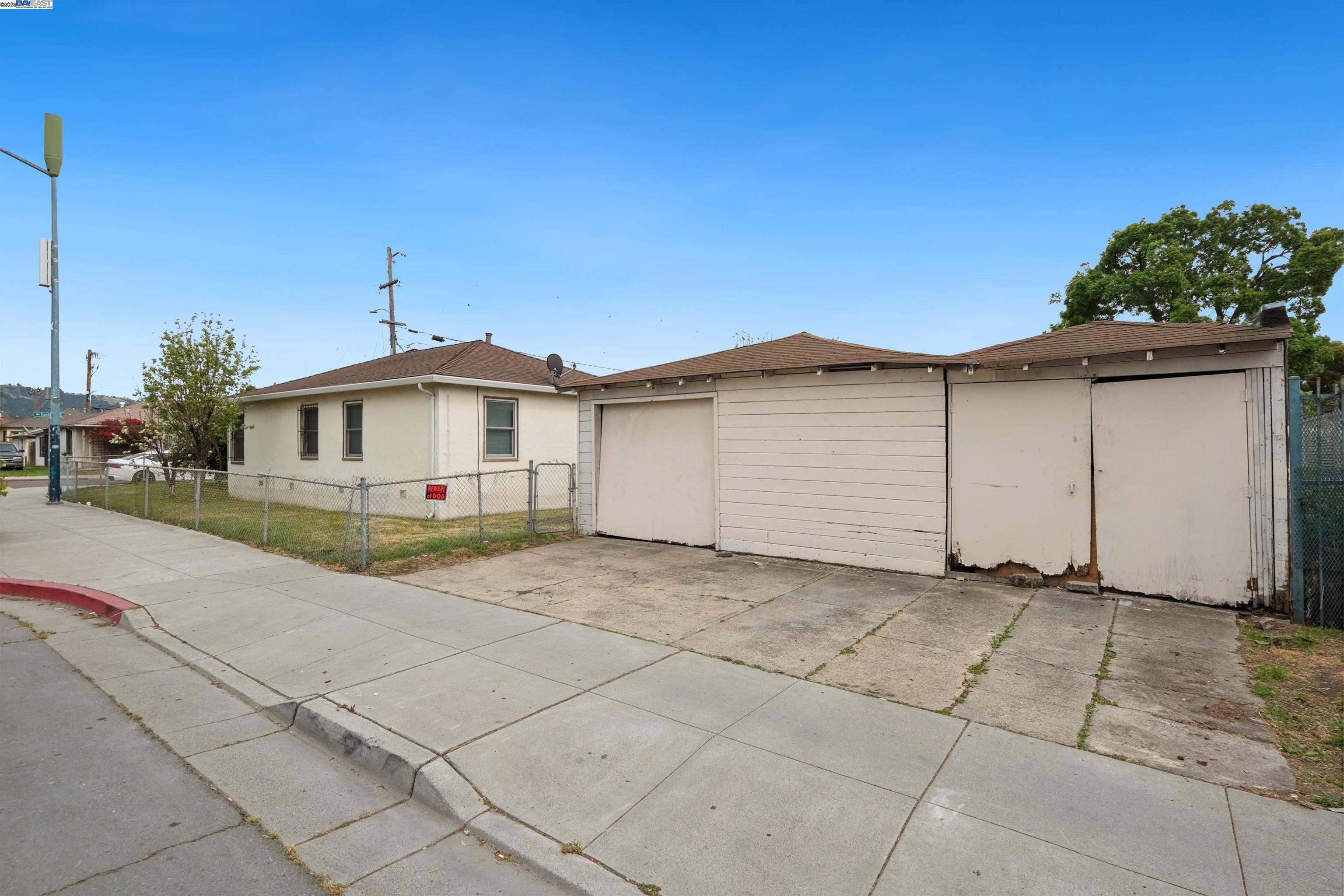 6601 Eastlawn St, Oakland, California 94621, 3 Bedrooms Bedrooms, 5 Rooms Rooms,1 BathroomBathrooms,Residential,For Sale,6601 Eastlawn St,41095467