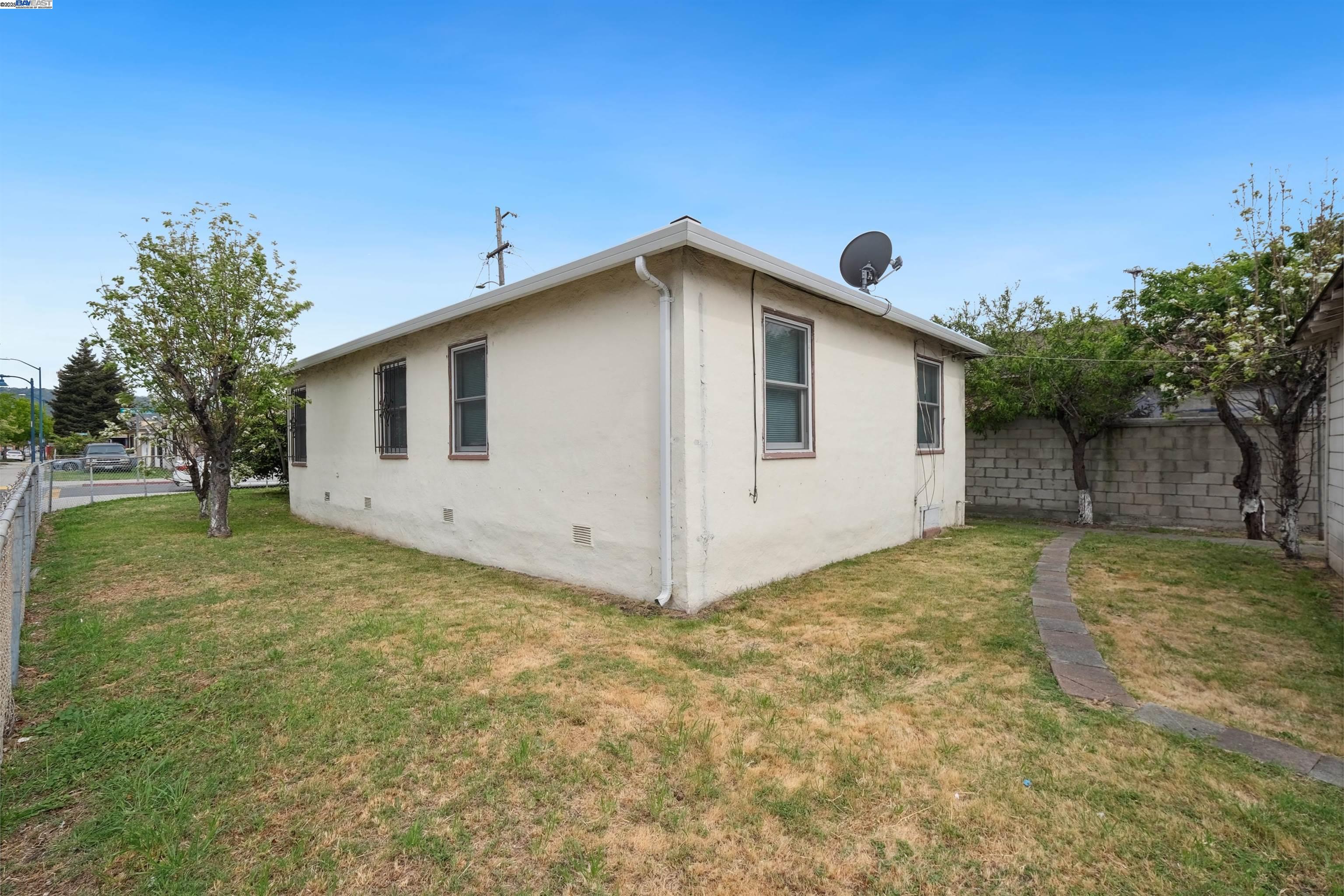 6601 Eastlawn St, Oakland, California 94621, 3 Bedrooms Bedrooms, 5 Rooms Rooms,1 BathroomBathrooms,Residential,For Sale,6601 Eastlawn St,41095467