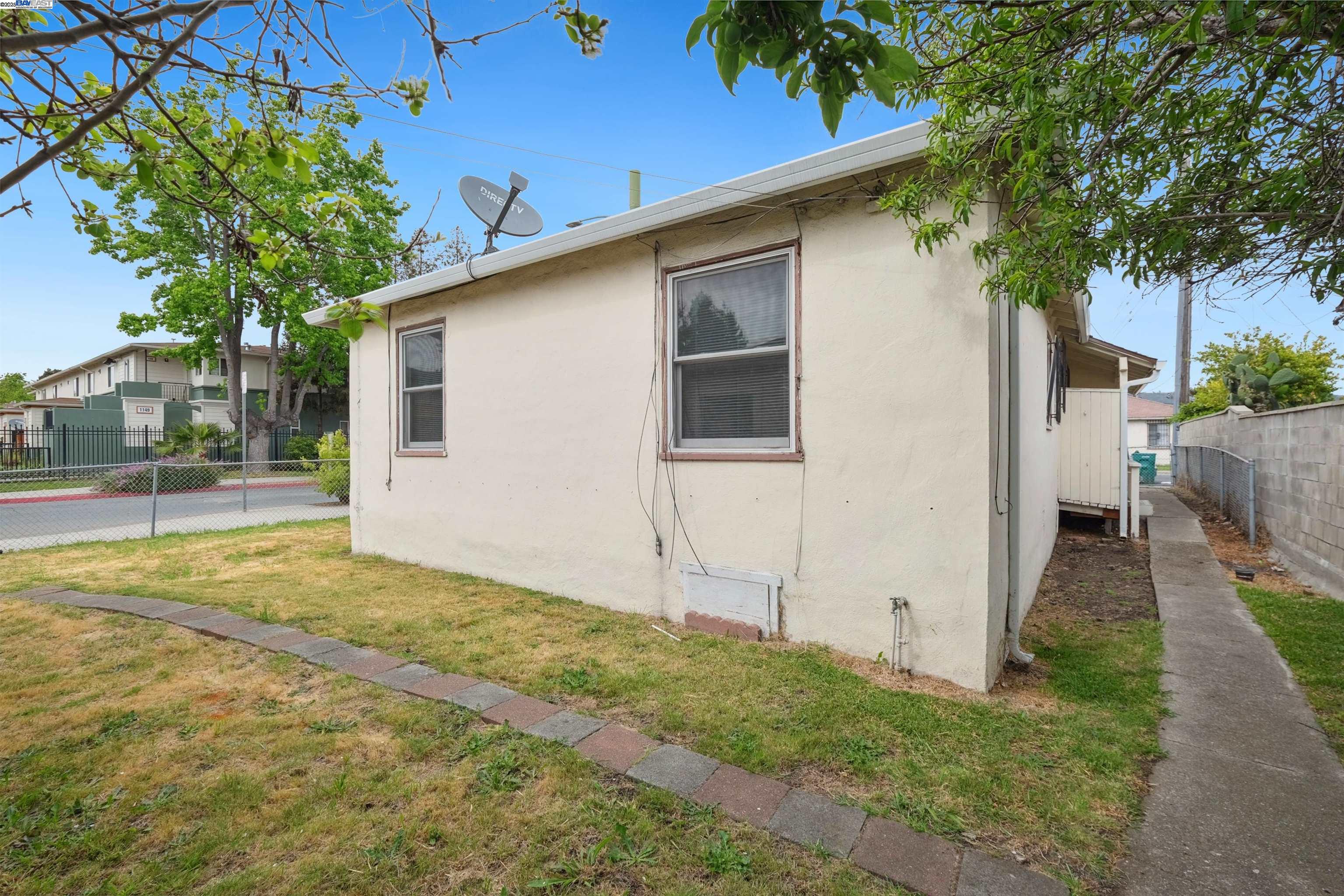 6601 Eastlawn St, Oakland, California 94621, 3 Bedrooms Bedrooms, 5 Rooms Rooms,1 BathroomBathrooms,Residential,For Sale,6601 Eastlawn St,41095467