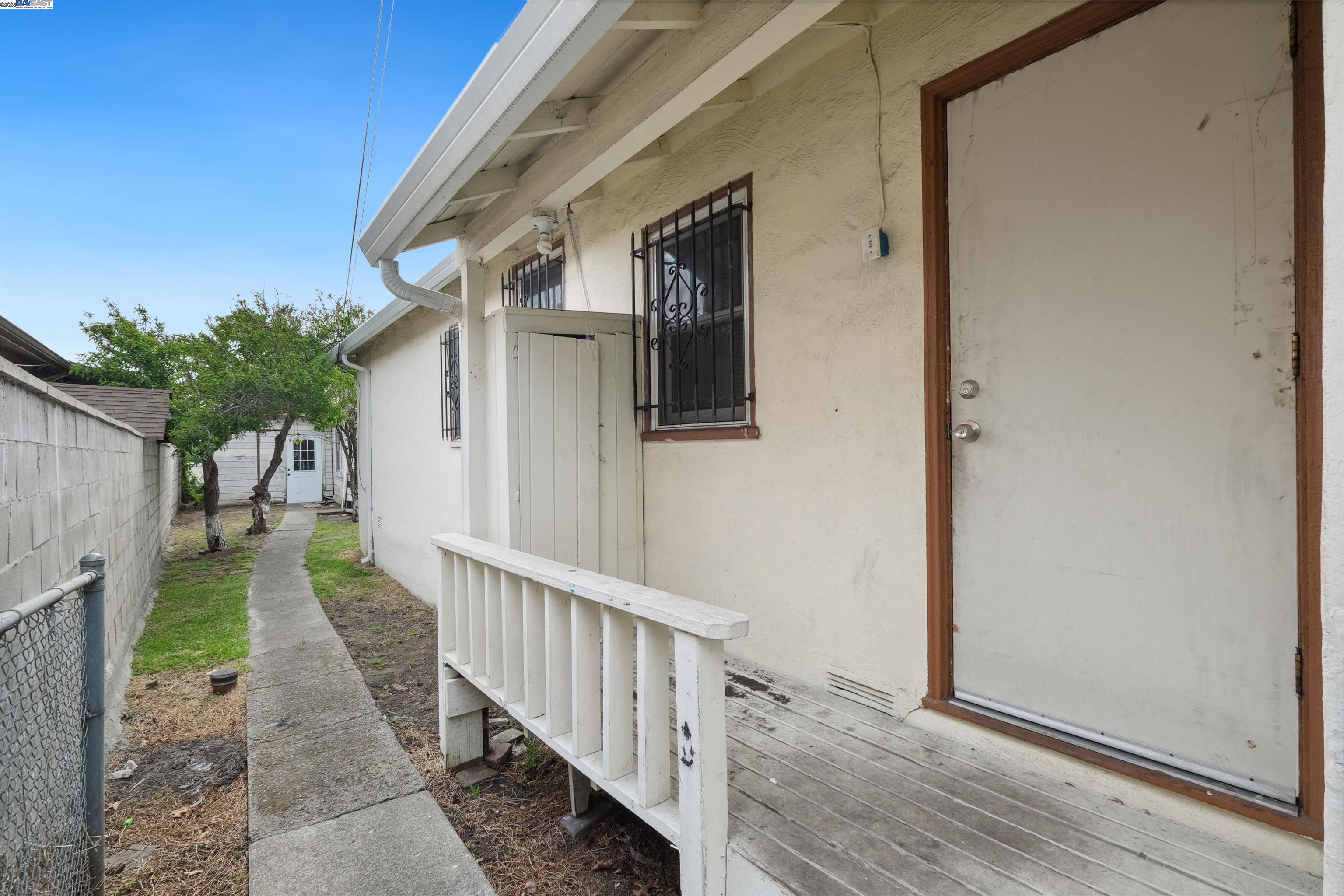6601 Eastlawn St, Oakland, California 94621, 3 Bedrooms Bedrooms, 5 Rooms Rooms,1 BathroomBathrooms,Residential,For Sale,6601 Eastlawn St,41095467