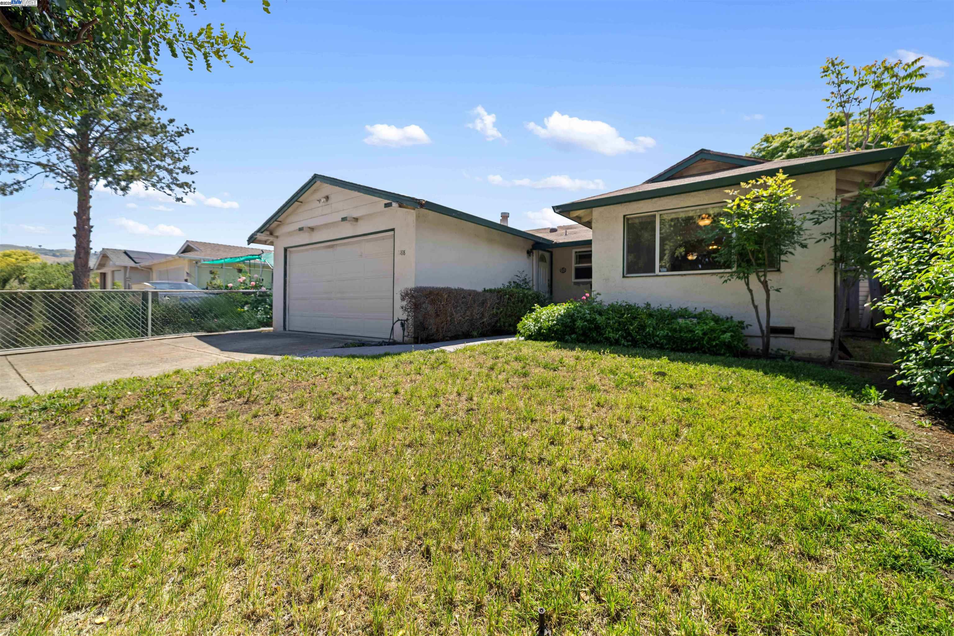 Detail Gallery Image 1 of 27 For 3188 Mount Rainier Dr, San Jose,  CA 95127 - 3 Beds | 2 Baths