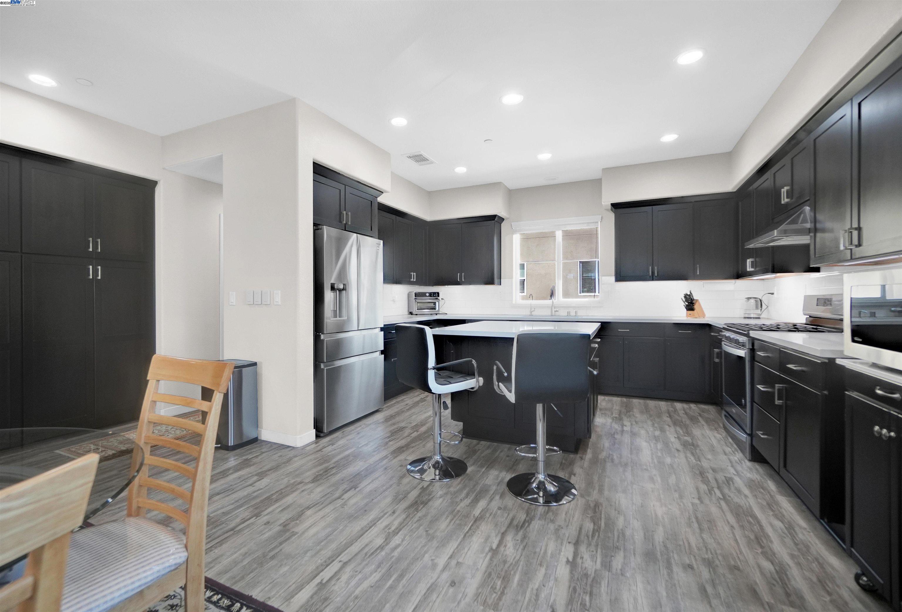 Detail Gallery Image 20 of 55 For 8550 Boardwalk Way, Newark,  CA 94560 - 4 Beds | 3/1 Baths