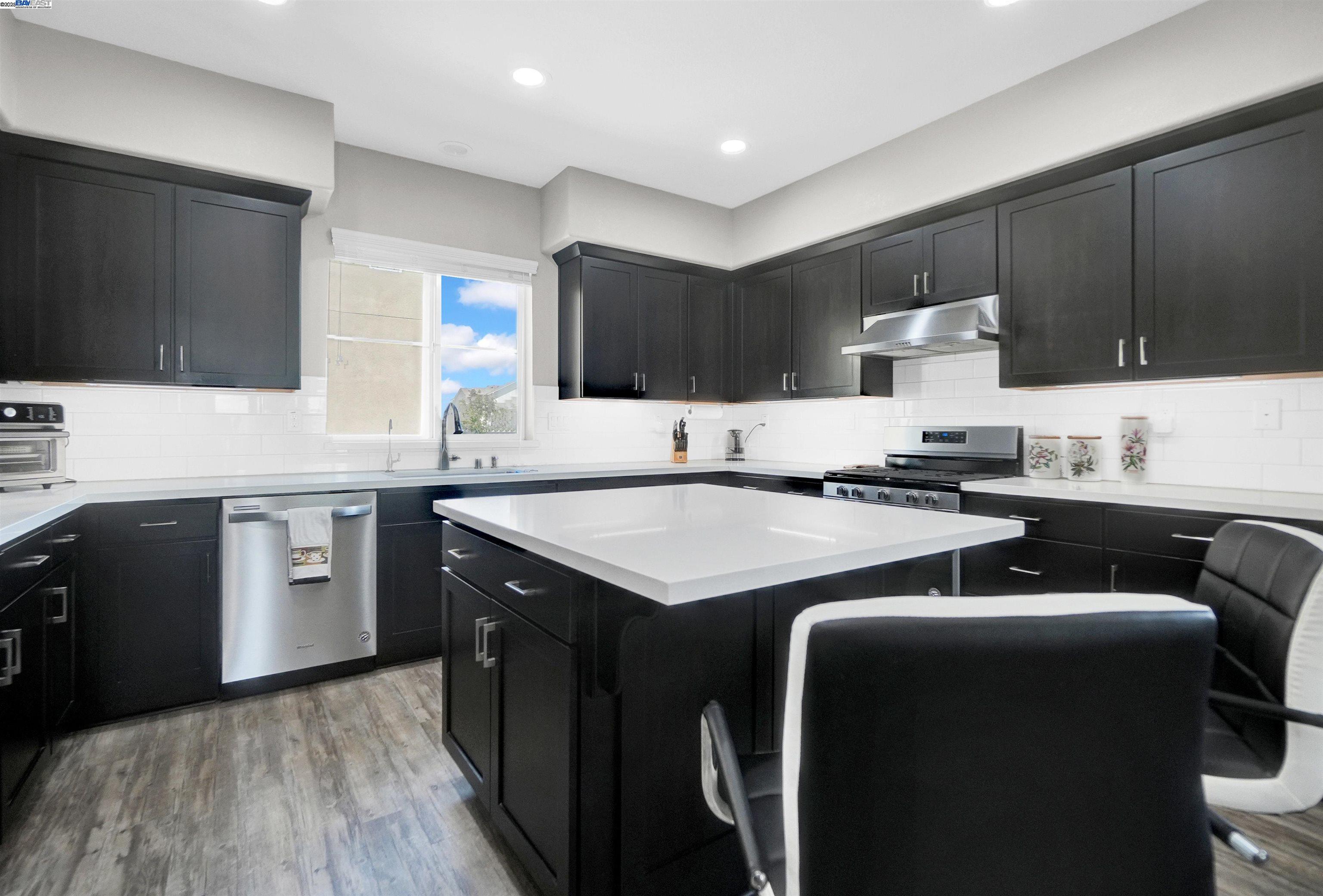 Detail Gallery Image 21 of 55 For 8550 Boardwalk Way, Newark,  CA 94560 - 4 Beds | 3/1 Baths