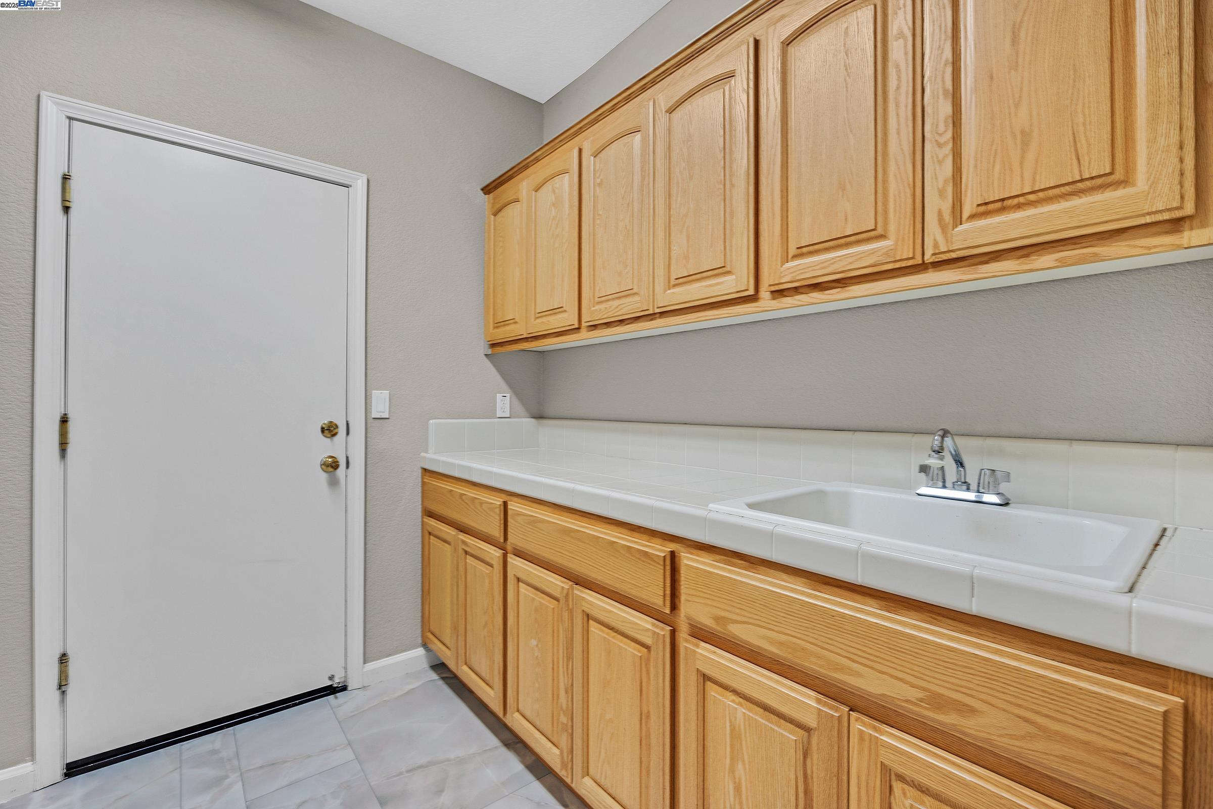 Detail Gallery Image 14 of 38 For 703 Seminole Ct, Discovery Bay,  CA 94505 - 5 Beds | 3 Baths