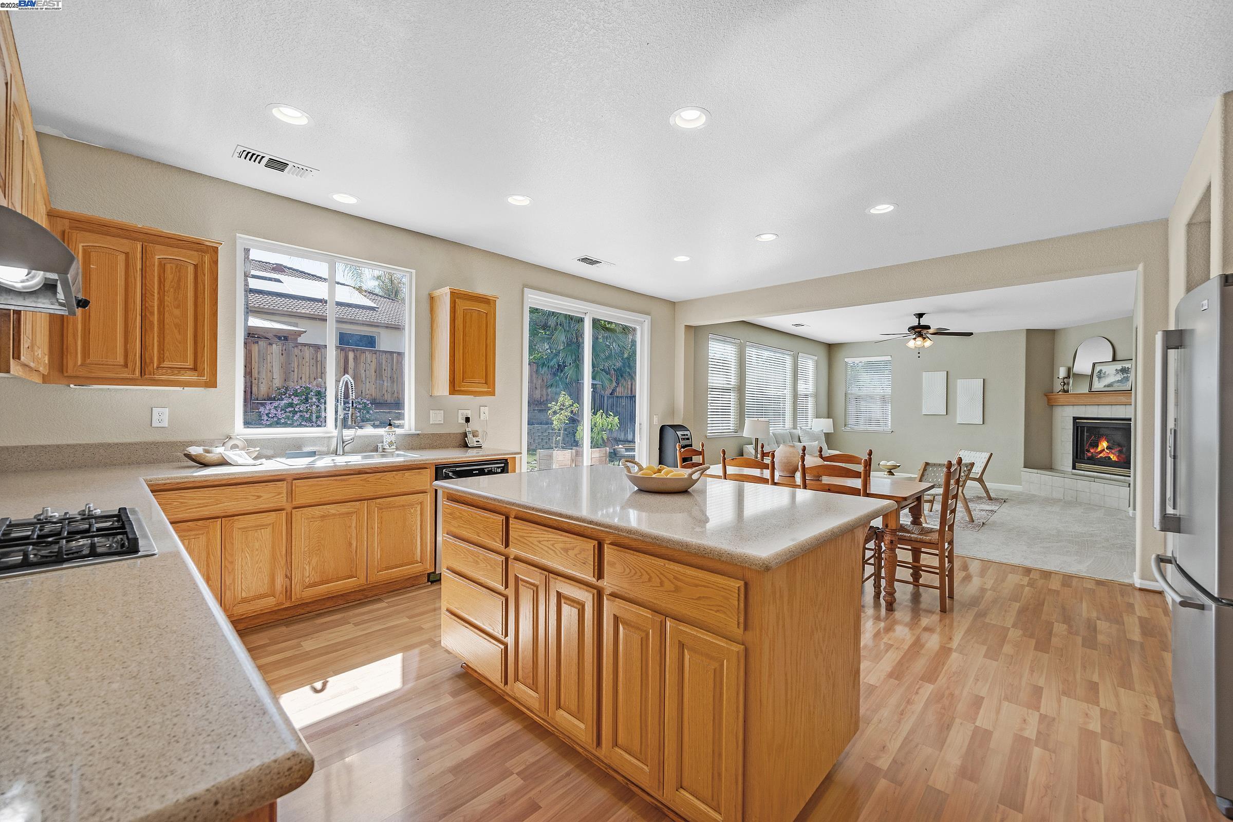 Detail Gallery Image 6 of 38 For 703 Seminole Ct, Discovery Bay,  CA 94505 - 5 Beds | 3 Baths