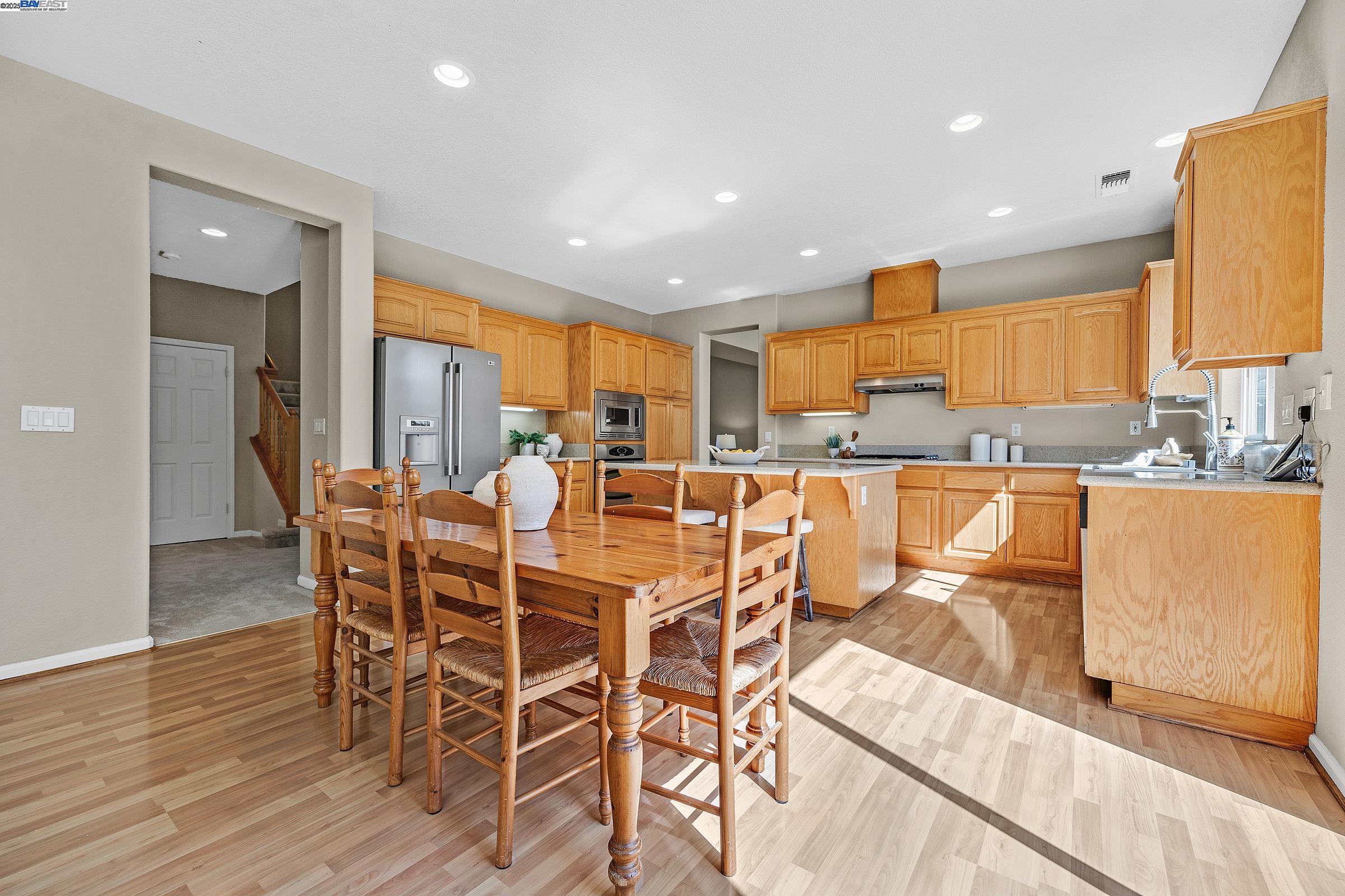 Detail Gallery Image 9 of 38 For 703 Seminole Ct, Discovery Bay,  CA 94505 - 5 Beds | 3 Baths