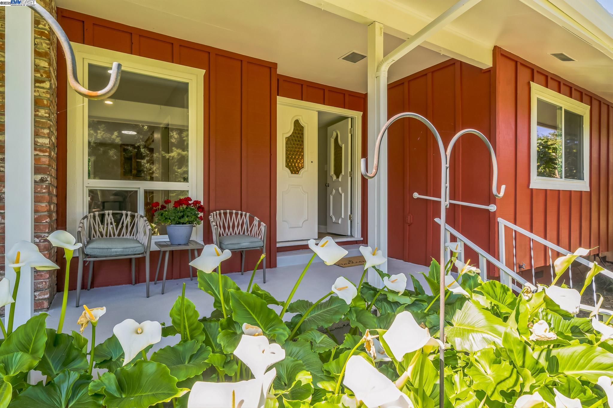 Detail Gallery Image 3 of 18 For 6301 Palo Verde, Castro Valley,  CA 94552 - 3 Beds | 2 Baths