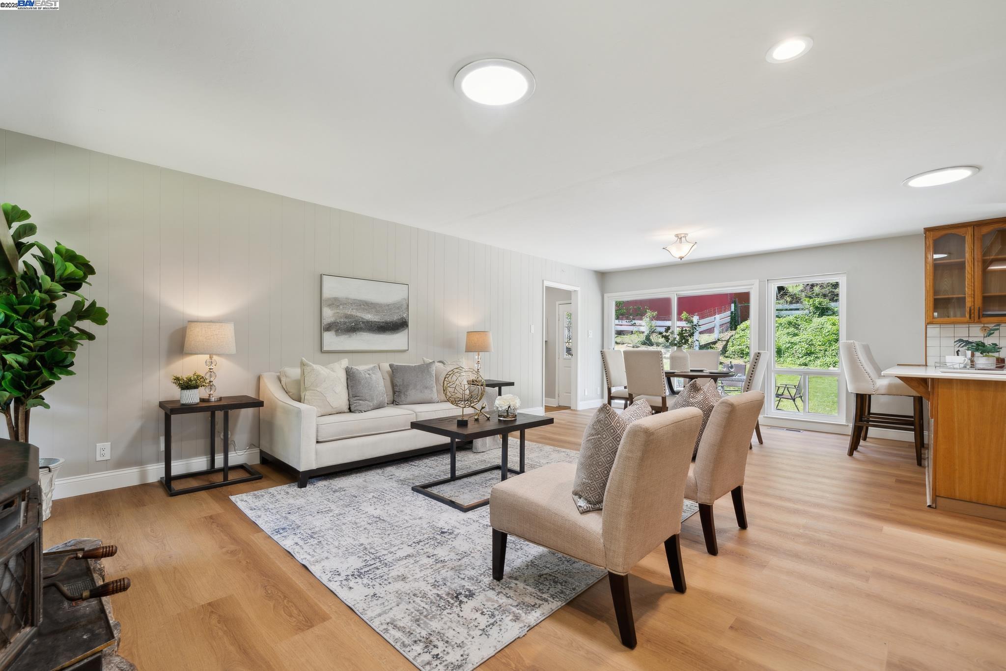 Detail Gallery Image 5 of 18 For 6301 Palo Verde, Castro Valley,  CA 94552 - 3 Beds | 2 Baths