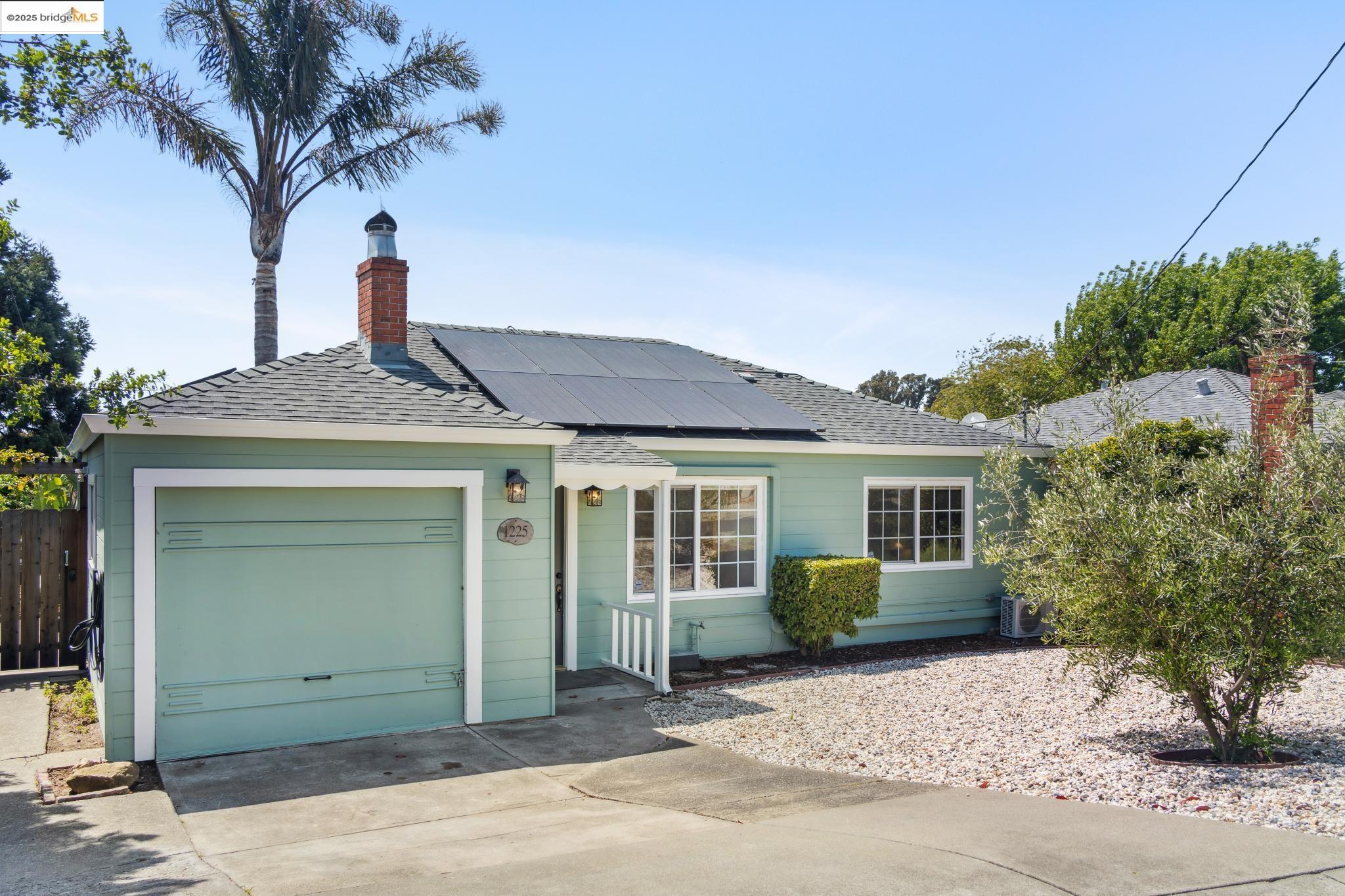 Detail Gallery Image 1 of 39 For 1225 Gerald Ave, San Pablo,  CA 94806 - 2 Beds | 1 Baths