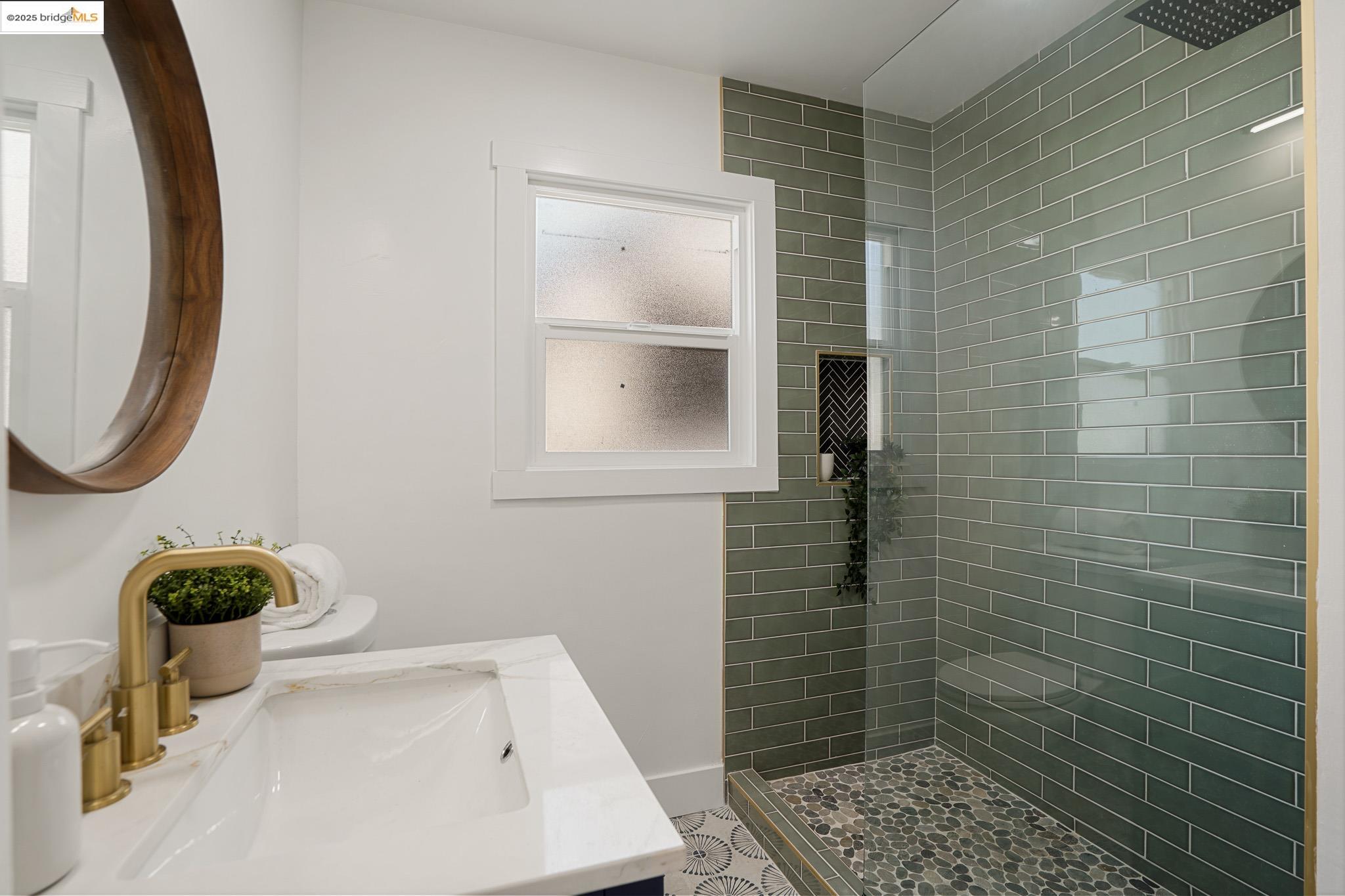 10517 Pippin, Oakland, California 94603, 2 Bedrooms Bedrooms, 5 Rooms Rooms,1 BathroomBathrooms,Residential,For Sale,10517 Pippin,41095495