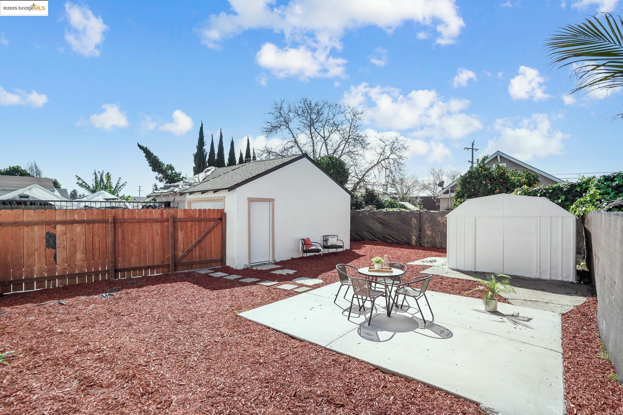 10517 Pippin, Oakland, California 94603, 2 Bedrooms Bedrooms, 5 Rooms Rooms,1 BathroomBathrooms,Residential,For Sale,10517 Pippin,41095495