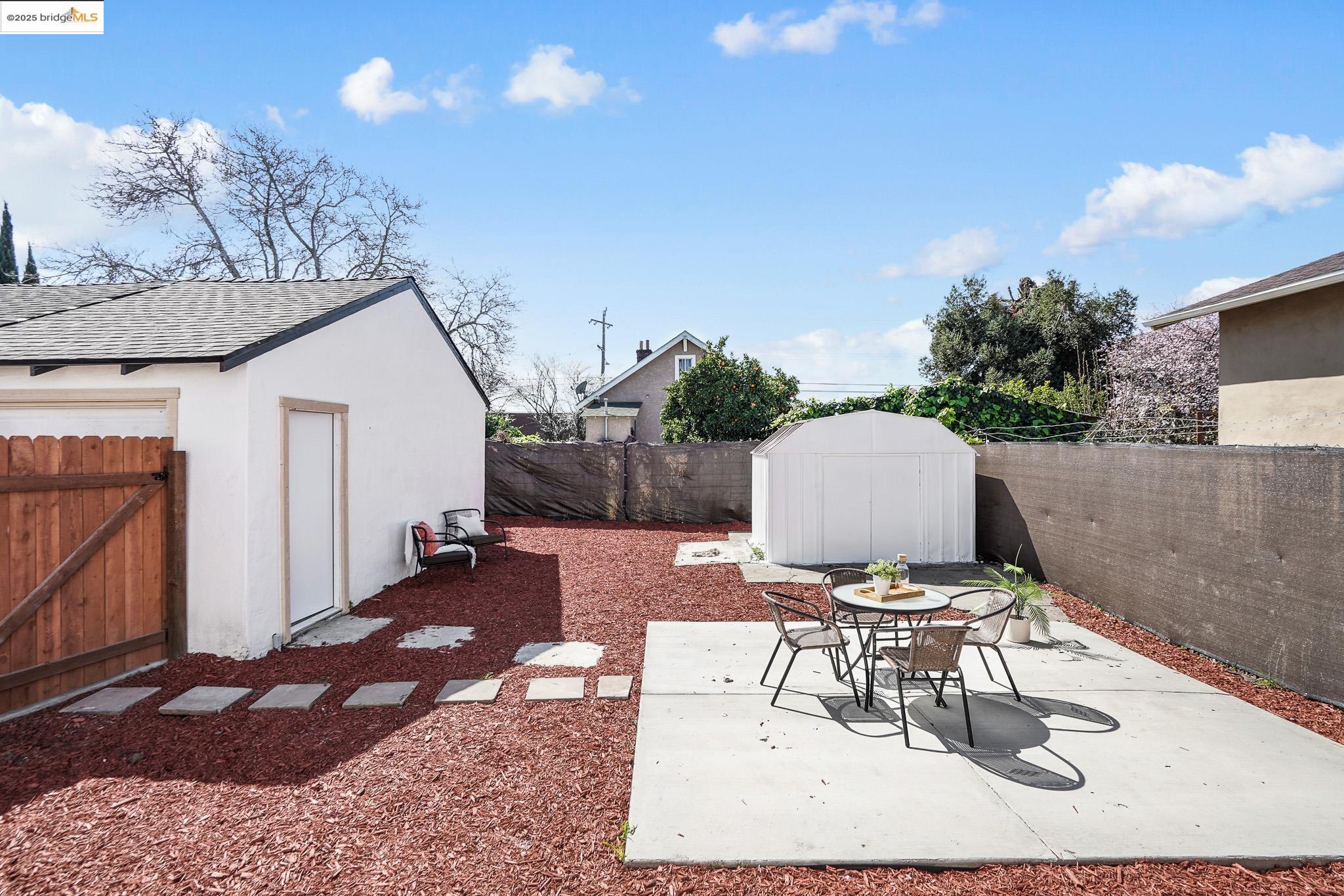 10517 Pippin, Oakland, California 94603, 2 Bedrooms Bedrooms, 5 Rooms Rooms,1 BathroomBathrooms,Residential,For Sale,10517 Pippin,41095495