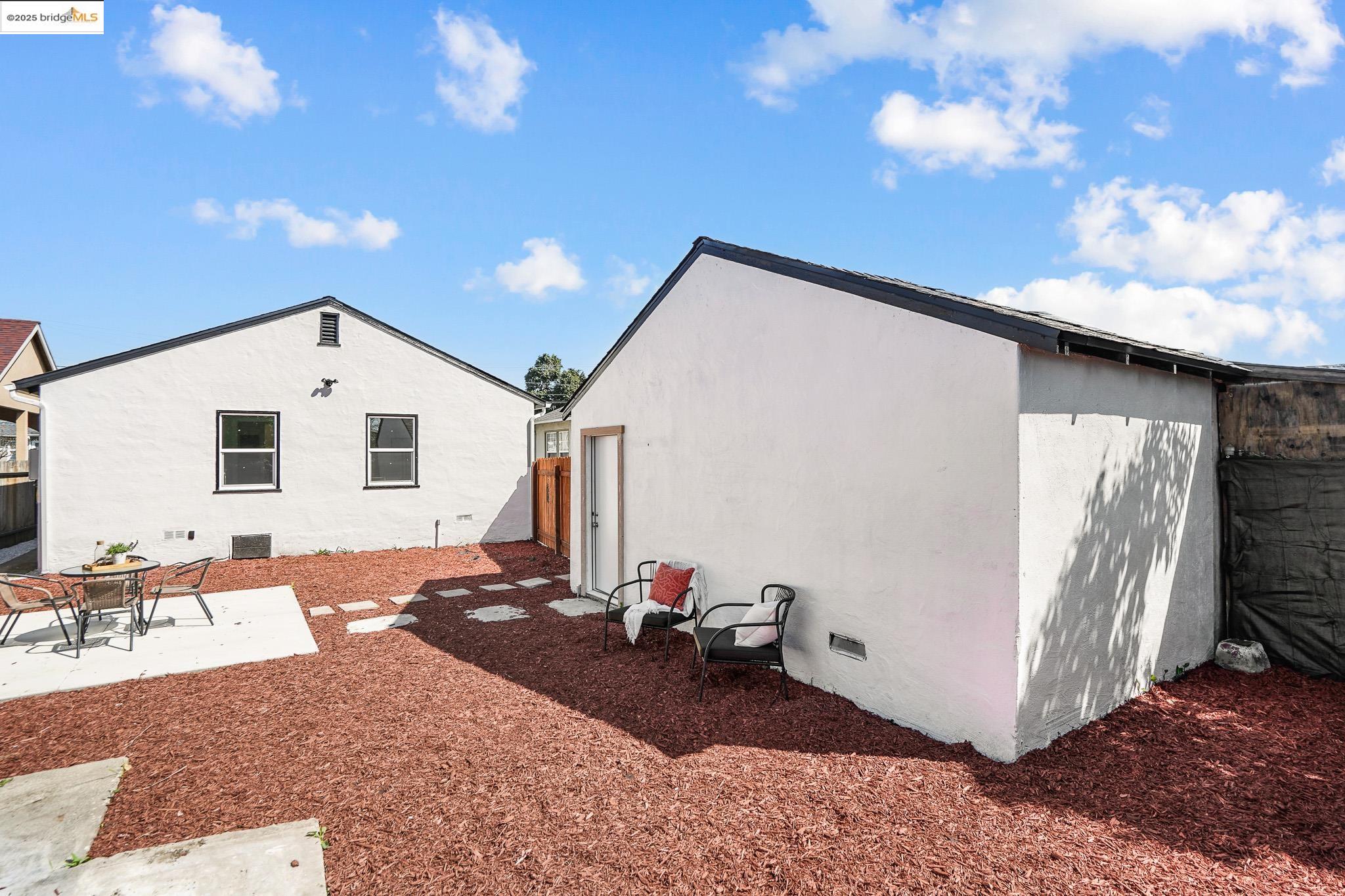10517 Pippin, Oakland, California 94603, 2 Bedrooms Bedrooms, 5 Rooms Rooms,1 BathroomBathrooms,Residential,For Sale,10517 Pippin,41095495