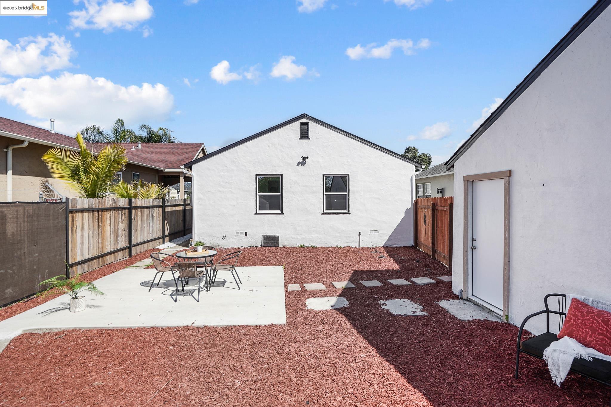 10517 Pippin, Oakland, California 94603, 2 Bedrooms Bedrooms, 5 Rooms Rooms,1 BathroomBathrooms,Residential,For Sale,10517 Pippin,41095495