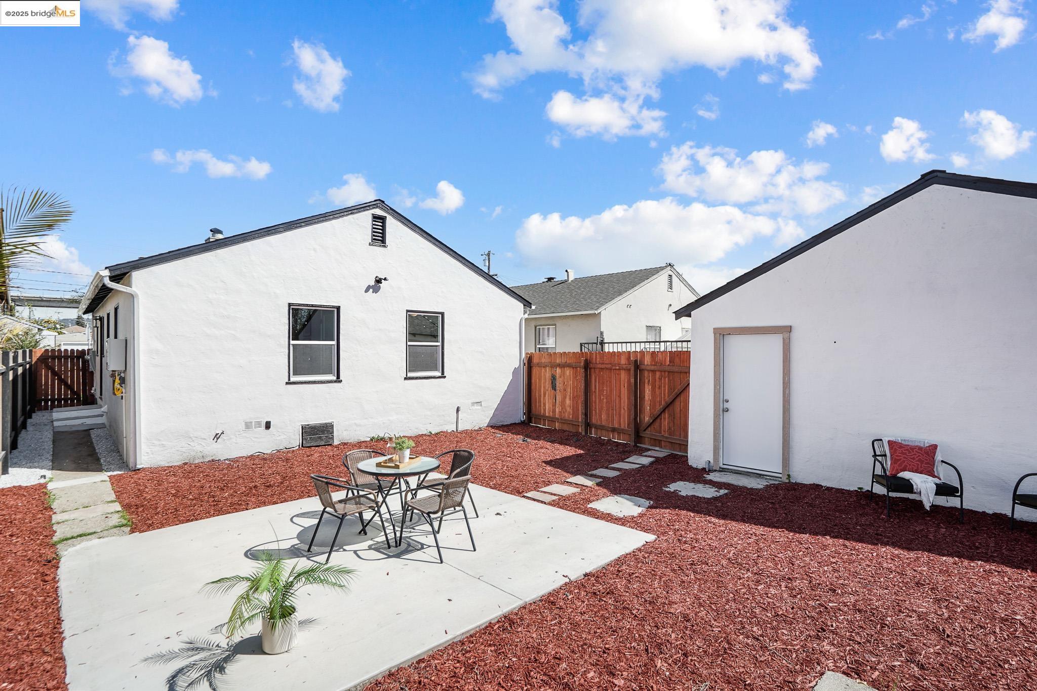 10517 Pippin, Oakland, California 94603, 2 Bedrooms Bedrooms, 5 Rooms Rooms,1 BathroomBathrooms,Residential,For Sale,10517 Pippin,41095495