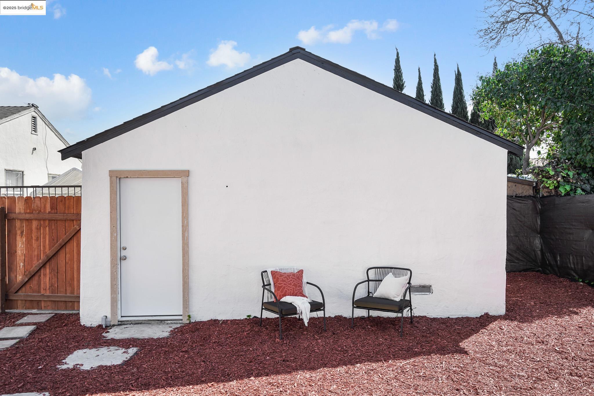10517 Pippin, Oakland, California 94603, 2 Bedrooms Bedrooms, 5 Rooms Rooms,1 BathroomBathrooms,Residential,For Sale,10517 Pippin,41095495