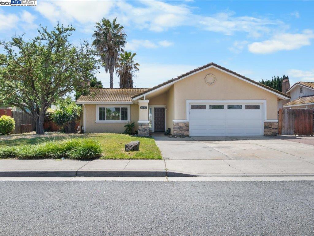 Detail Gallery Image 1 of 1 For 1540 W Kavanagh Ave, Tracy,  CA 95376 - 3 Beds | 2 Baths