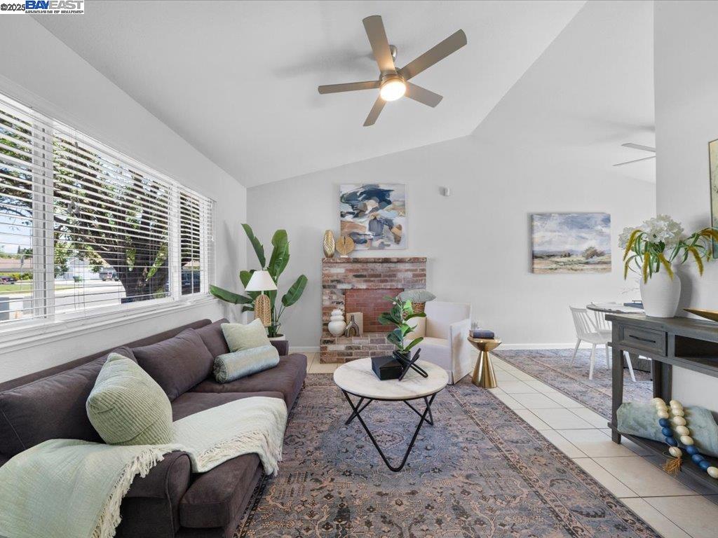 Detail Gallery Image 2 of 30 For 1540 W Kavanagh Ave, Tracy,  CA 95376 - 3 Beds | 2 Baths