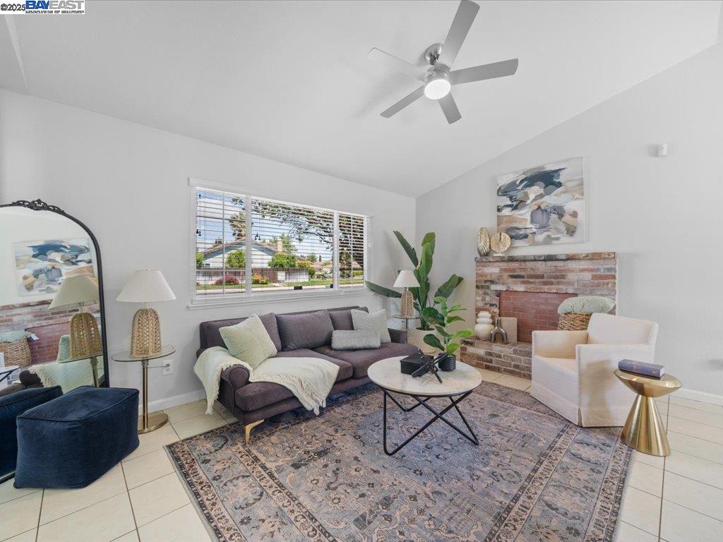 Detail Gallery Image 3 of 30 For 1540 W Kavanagh Ave, Tracy,  CA 95376 - 3 Beds | 2 Baths