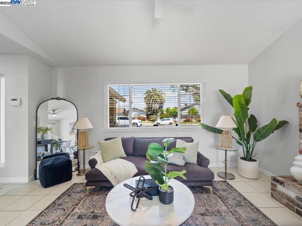 Detail Gallery Image 4 of 30 For 1540 W Kavanagh Ave, Tracy,  CA 95376 - 3 Beds | 2 Baths