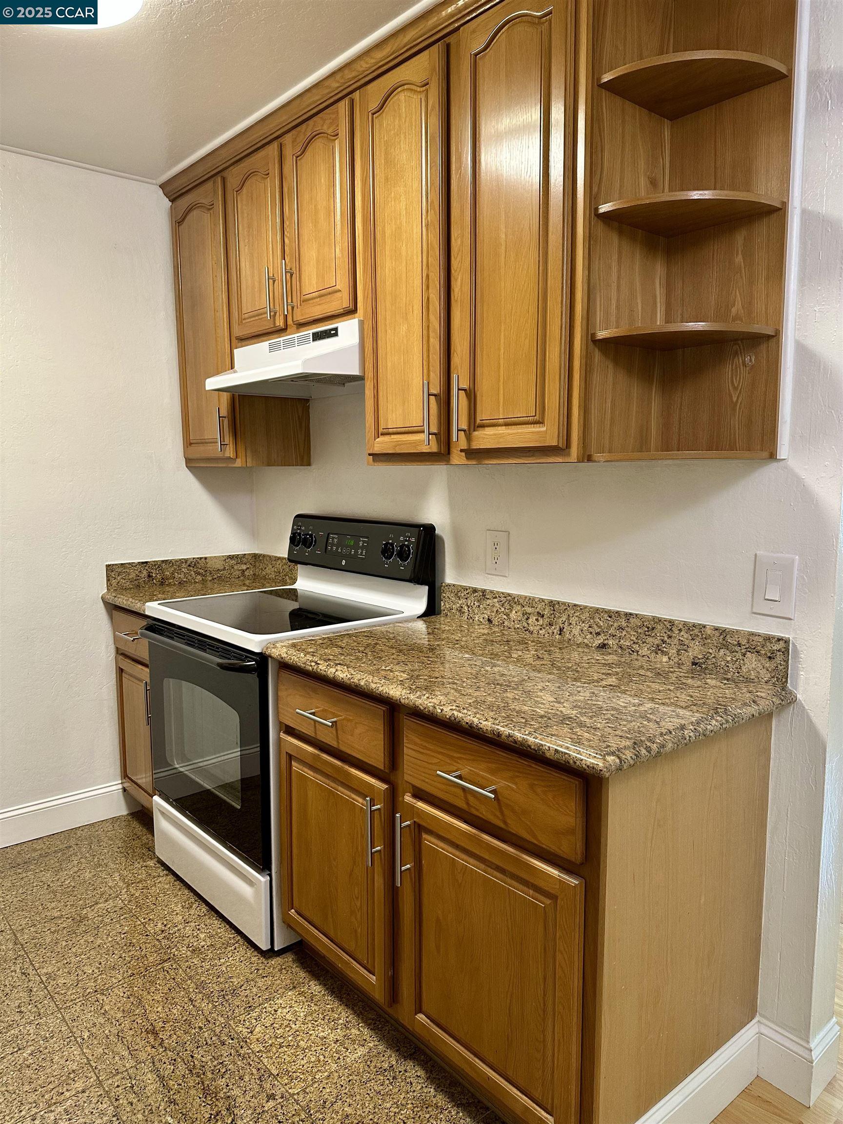 Detail Gallery Image 5 of 14 For 408 Boardwalk Ave #23,  San Bruno,  CA 94066 - 1 Beds | 1 Baths