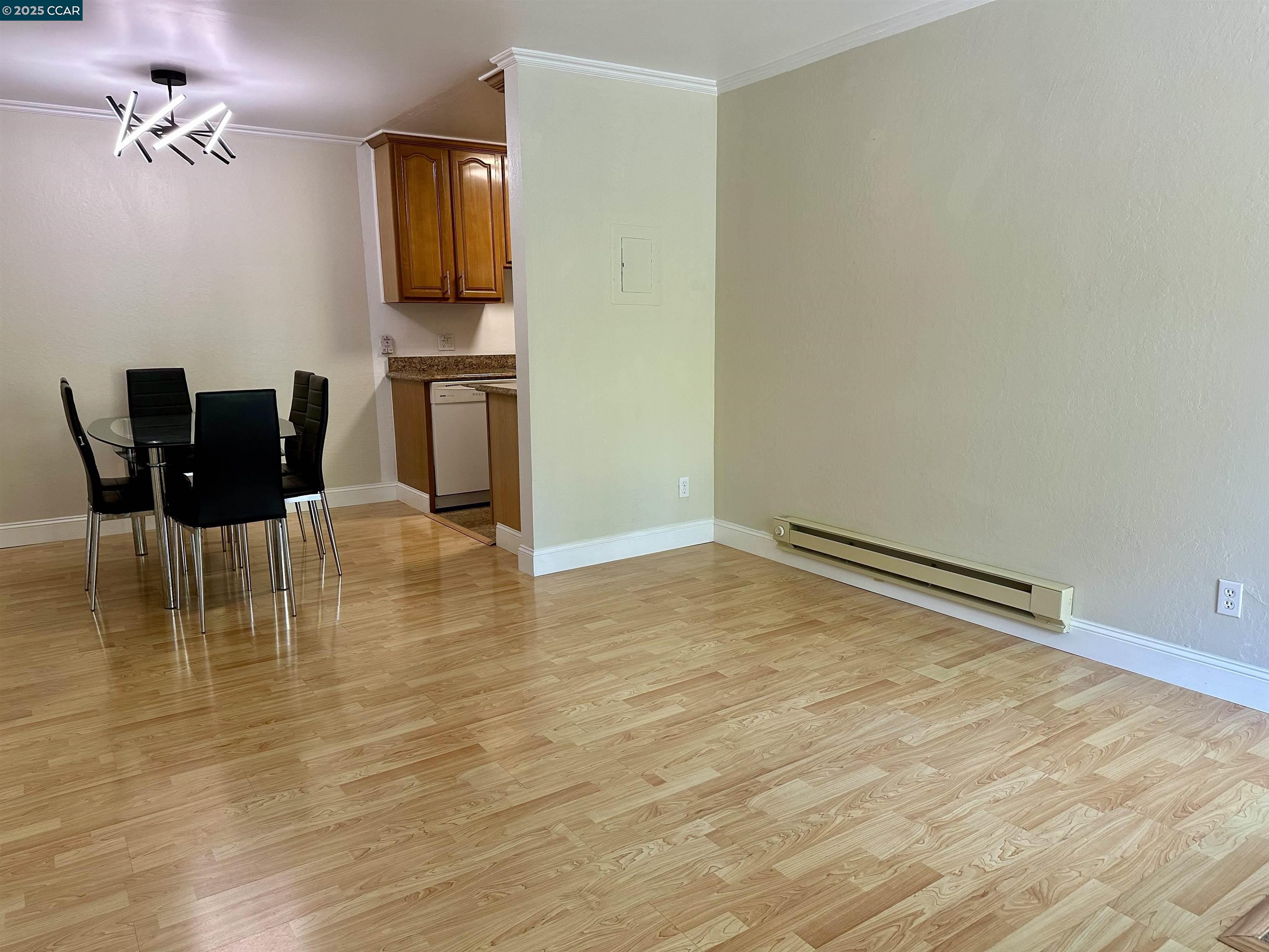 Detail Gallery Image 6 of 14 For 408 Boardwalk Ave #23,  San Bruno,  CA 94066 - 1 Beds | 1 Baths