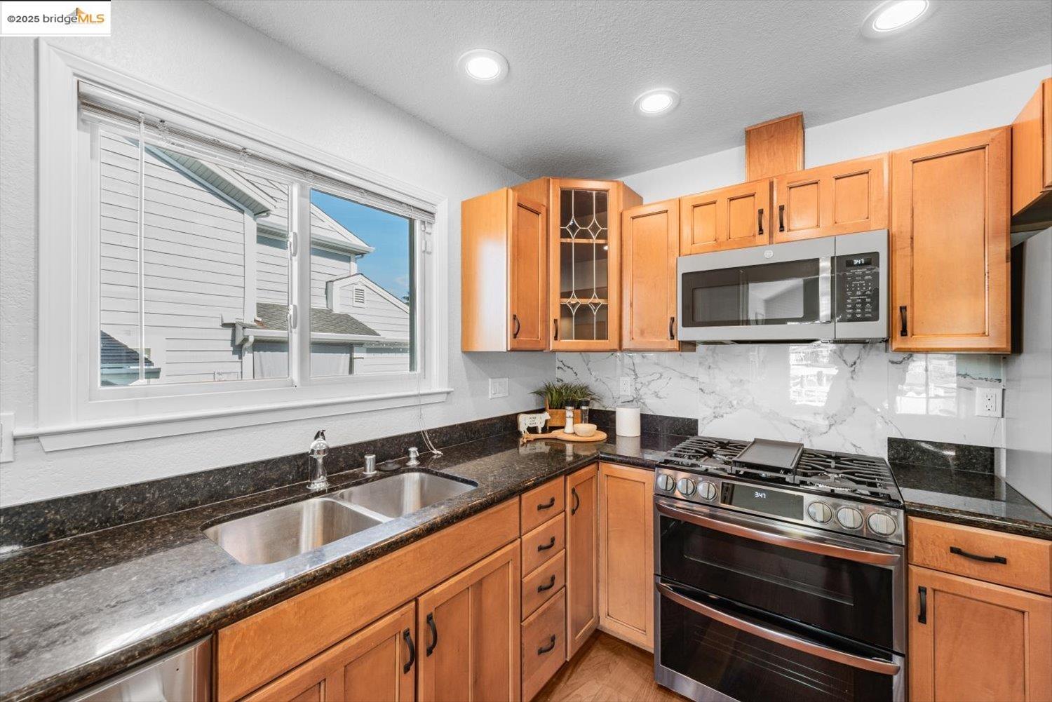 Detail Gallery Image 14 of 51 For 5575 Marlin Dr, Discovery Bay,  CA 94505 - 3 Beds | 3 Baths