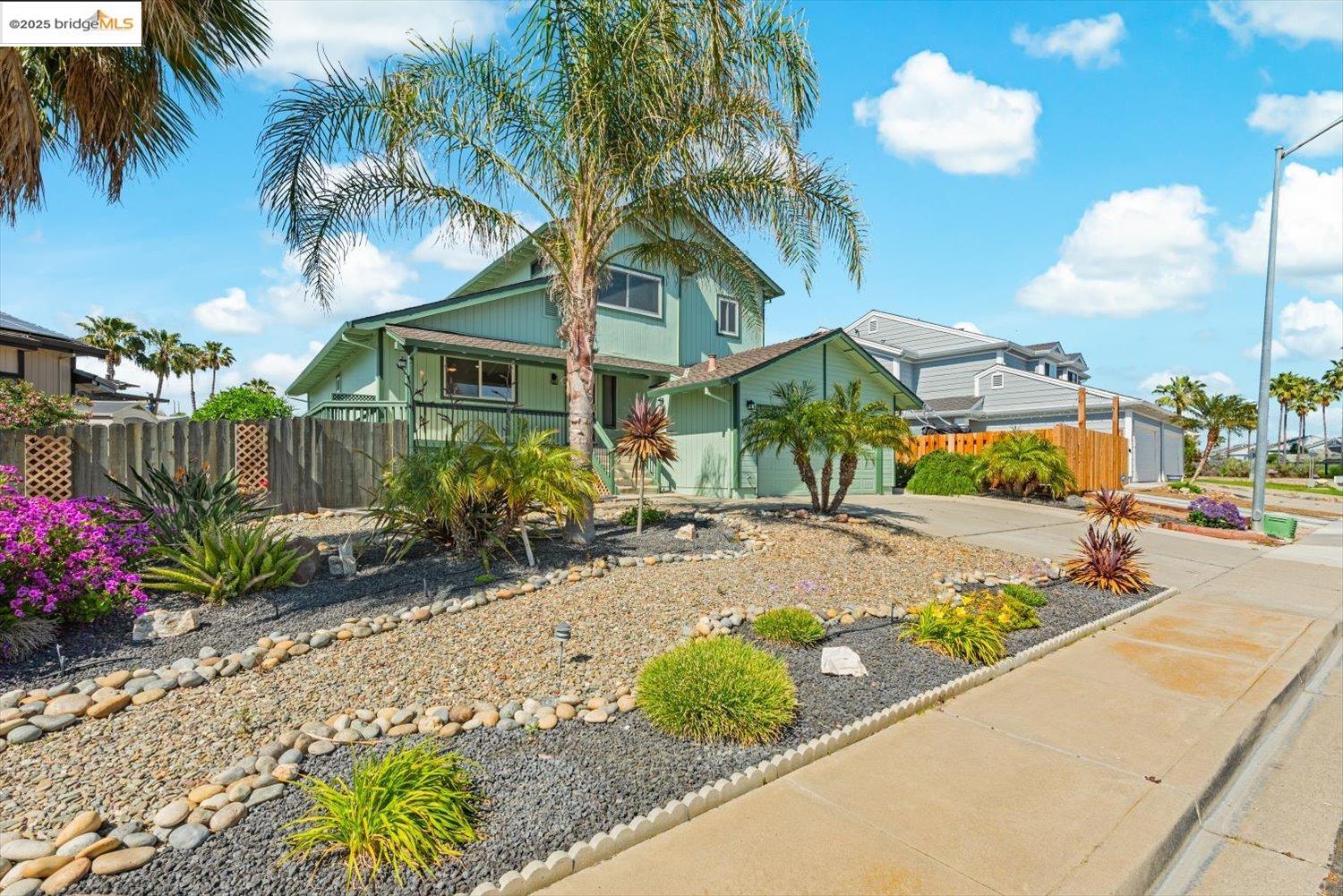 Detail Gallery Image 3 of 51 For 5575 Marlin Dr, Discovery Bay,  CA 94505 - 3 Beds | 3 Baths