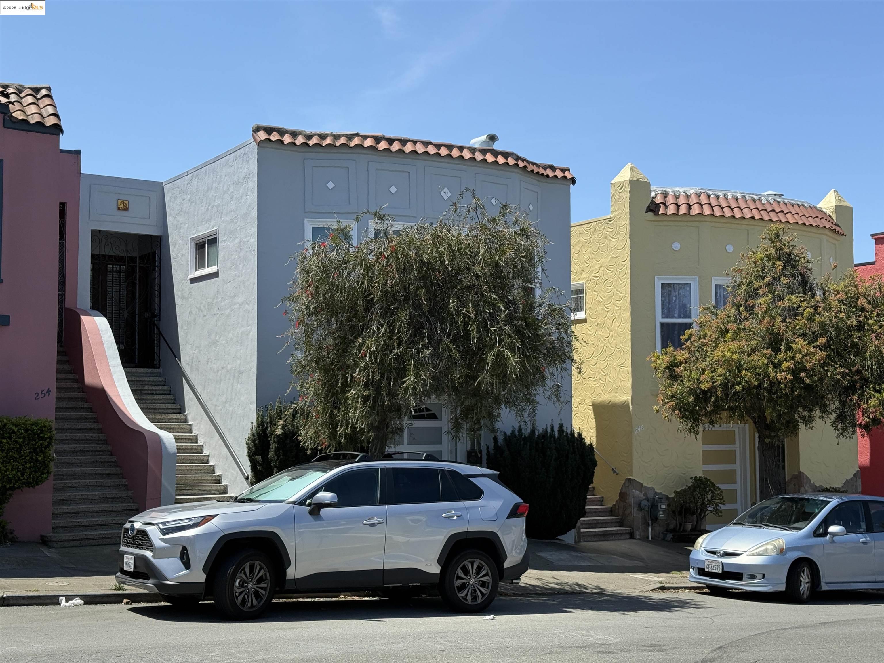 Detail Gallery Image 2 of 10 For 250 Silver Ave, San Francisco,  CA 94112 - 2 Beds | 1 Baths