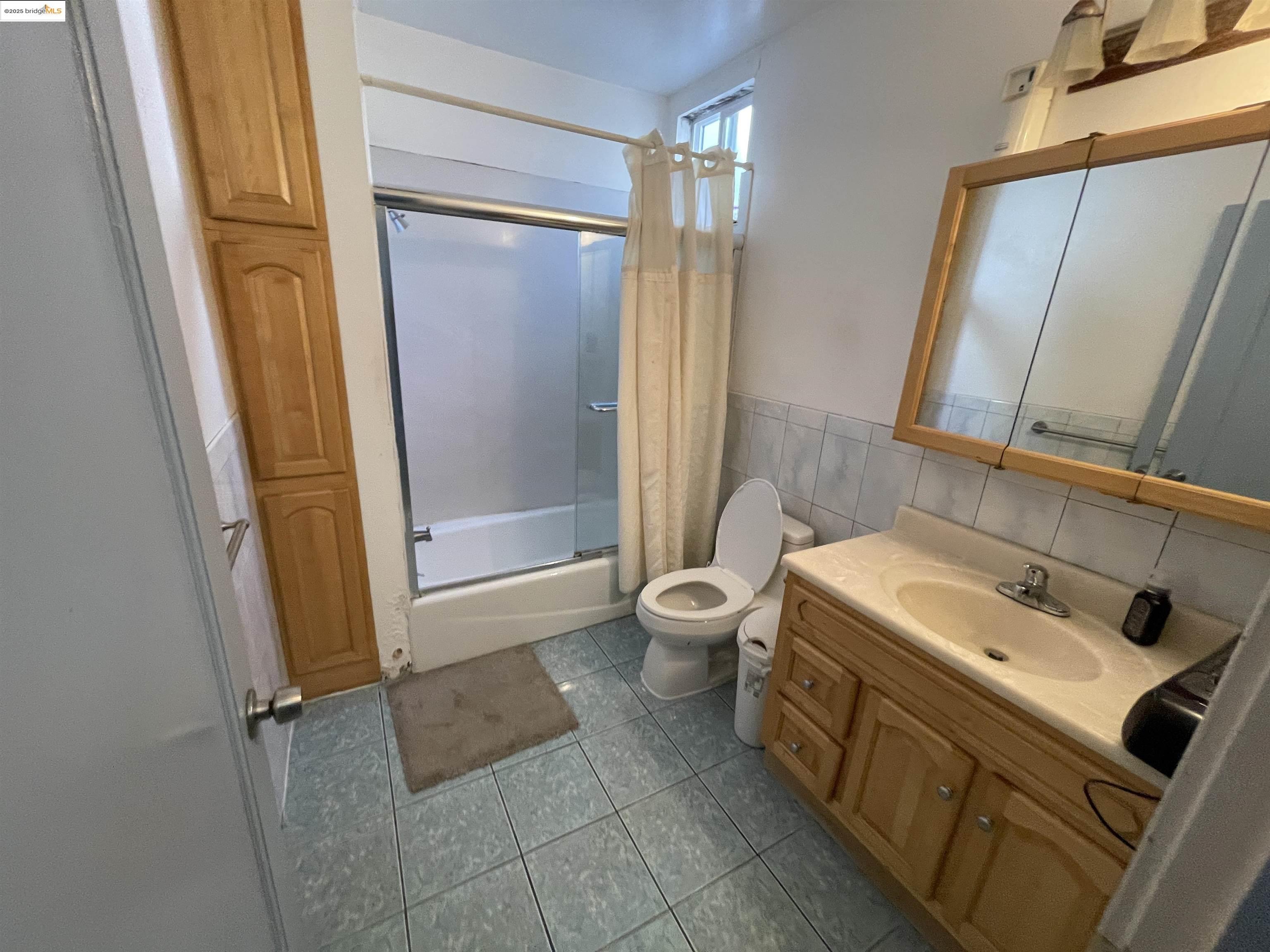 Detail Gallery Image 7 of 10 For 250 Silver Ave, San Francisco,  CA 94112 - 2 Beds | 1 Baths