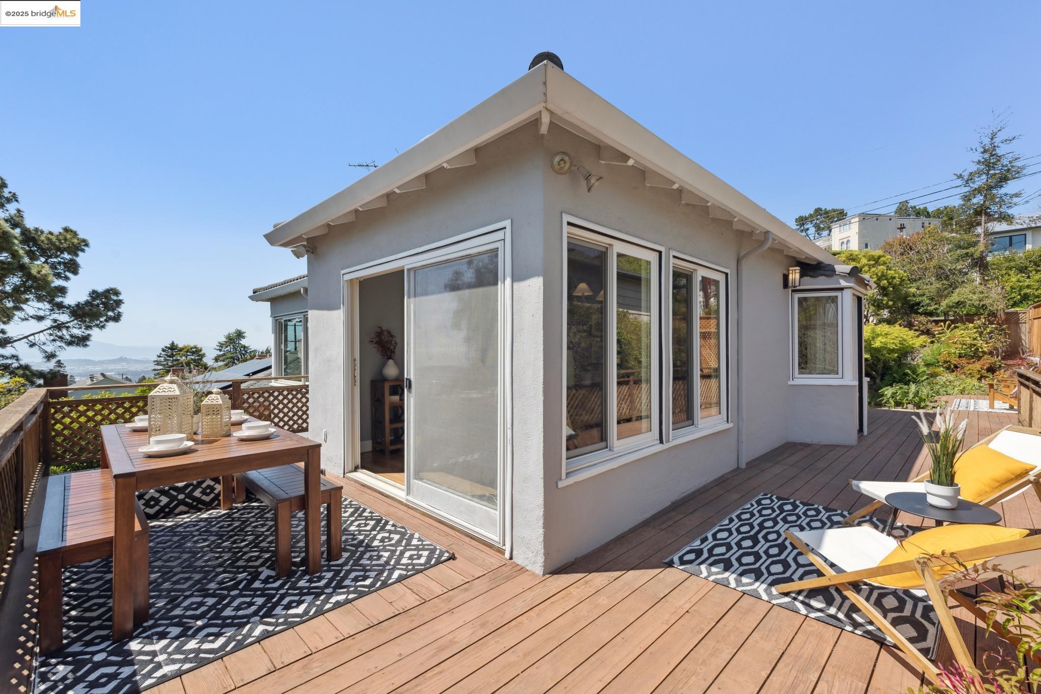 Detail Gallery Image 17 of 52 For 260 Willamette Ave, Kensington,  CA 94708 - 4 Beds | 2 Baths