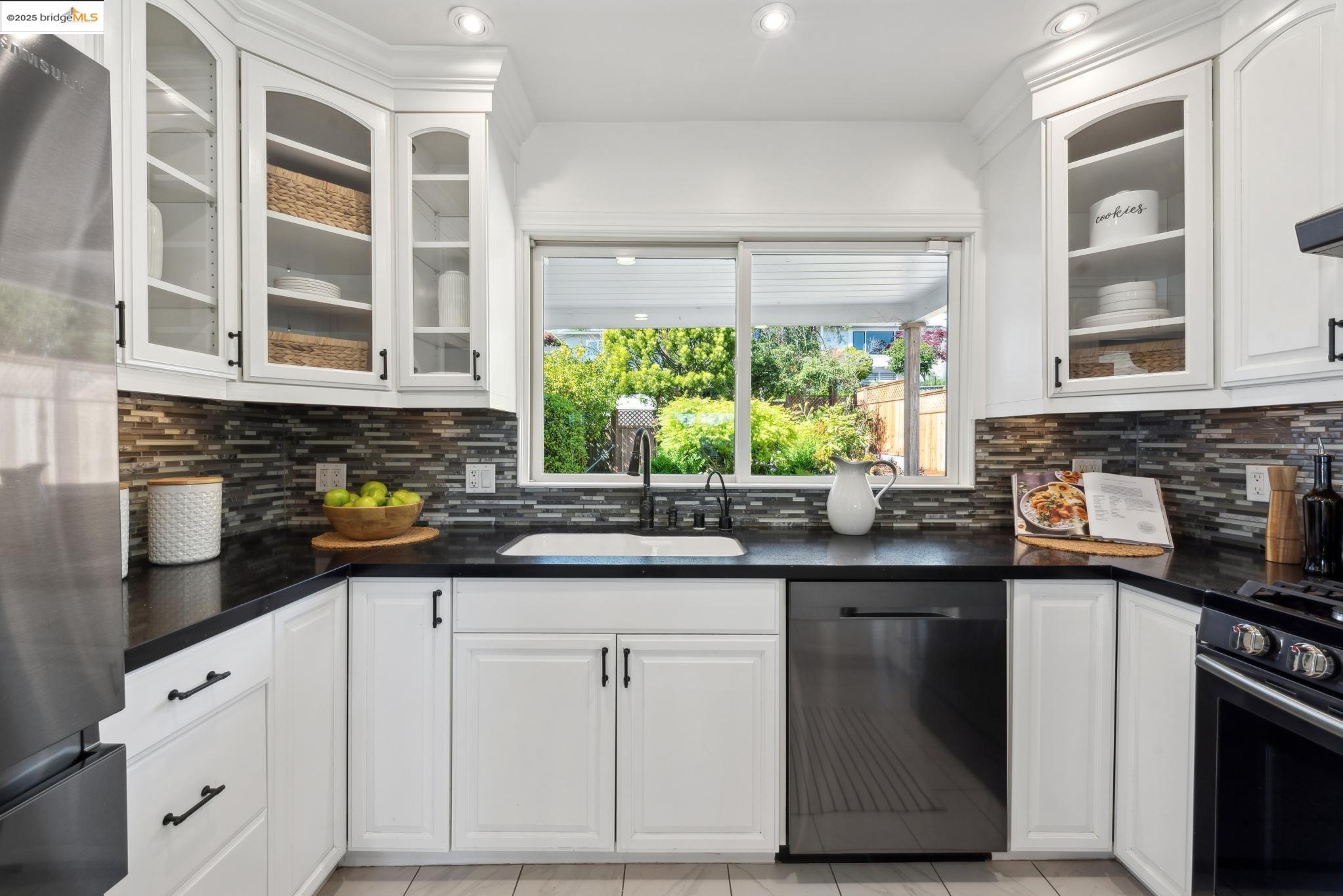 Detail Gallery Image 21 of 52 For 260 Willamette Ave, Kensington,  CA 94708 - 4 Beds | 2 Baths
