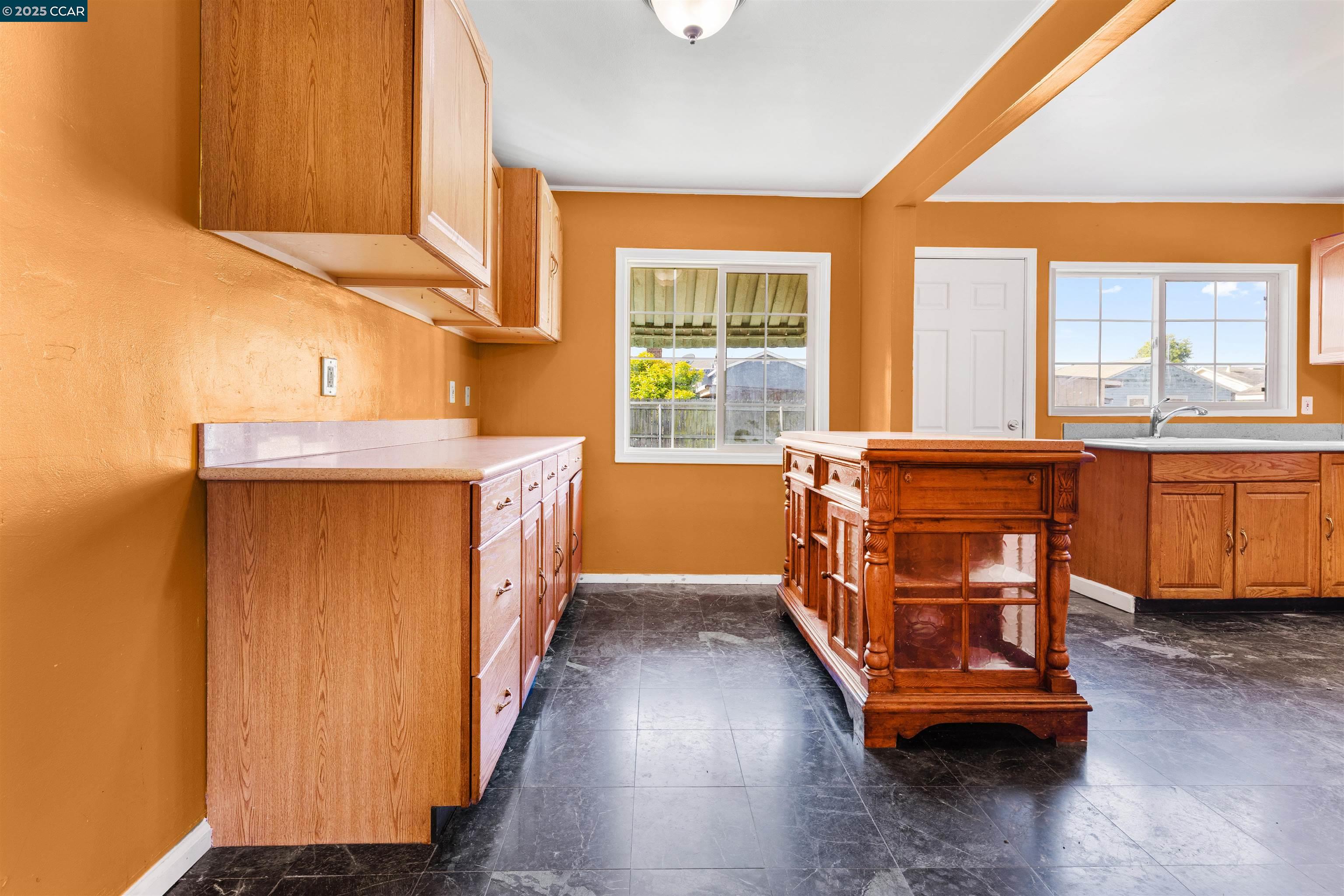 Detail Gallery Image 9 of 46 For 2522 Mcbryde Ave, Richmond,  CA 94804 - 4 Beds | 1 Baths