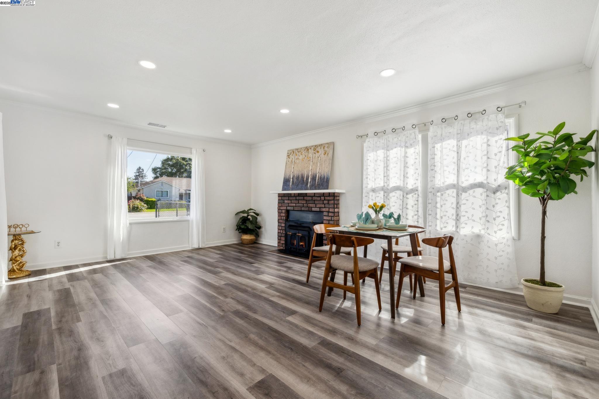 37107 Holly St, Fremont, California 94536, 4 Bedrooms Bedrooms, 12 Rooms Rooms,3 BathroomsBathrooms,Residential,For Sale,37107 Holly St,41095532