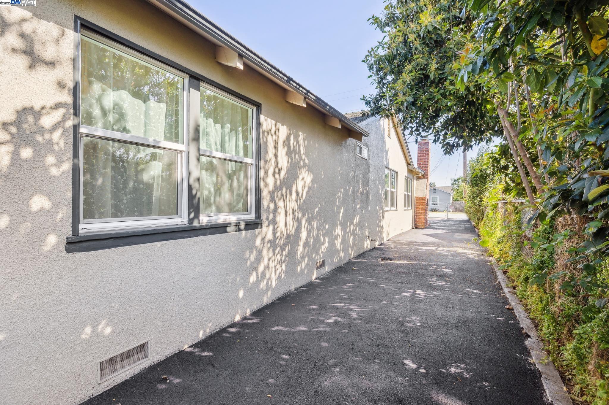 37107 Holly St, Fremont, California 94536, 4 Bedrooms Bedrooms, 12 Rooms Rooms,3 BathroomsBathrooms,Residential,For Sale,37107 Holly St,41095532