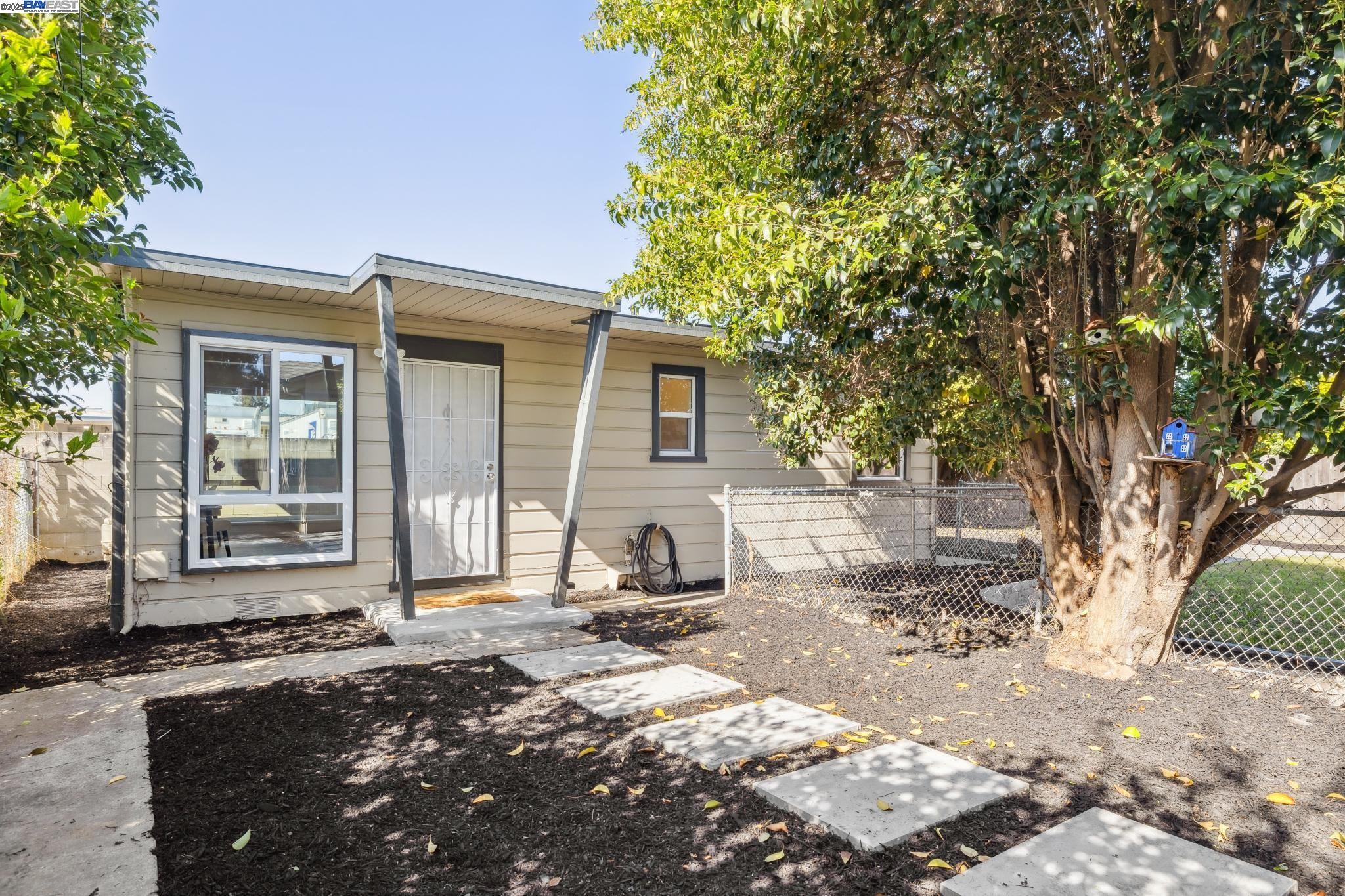 37107 Holly St, Fremont, California 94536, 4 Bedrooms Bedrooms, 12 Rooms Rooms,3 BathroomsBathrooms,Residential,For Sale,37107 Holly St,41095532
