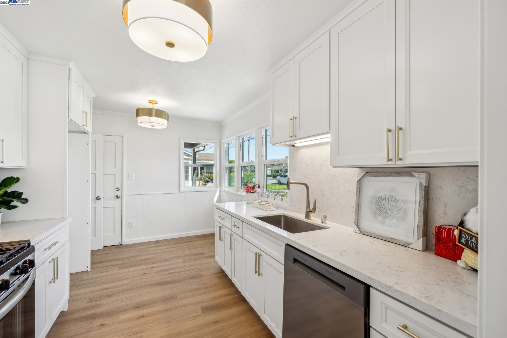 37107 Holly St, Fremont, California 94536, 4 Bedrooms Bedrooms, 12 Rooms Rooms,3 BathroomsBathrooms,Residential,For Sale,37107 Holly St,41095532