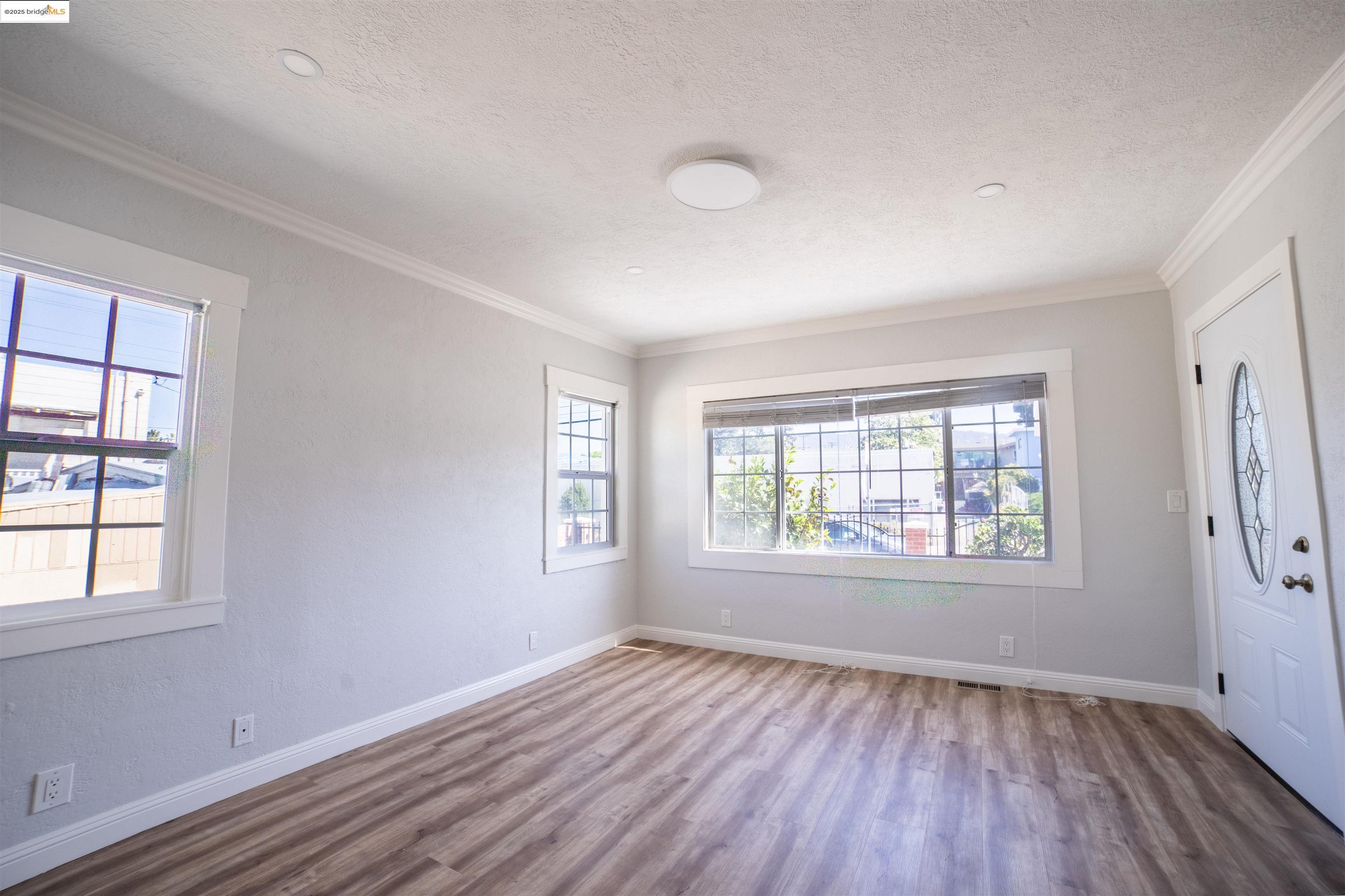 Detail Gallery Image 4 of 50 For 3517 Allendale Ave, Oakland,  CA 94619 - – Beds | – Baths