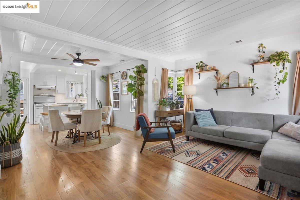 Detail Gallery Image 2 of 33 For 3148 Sylvan Ave, Oakland,  CA 94602 - 2 Beds | 1 Baths