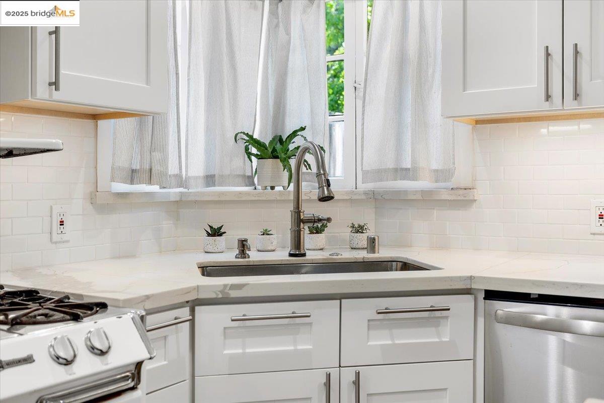 Detail Gallery Image 11 of 33 For 3148 Sylvan Ave, Oakland,  CA 94602 - 2 Beds | 1 Baths