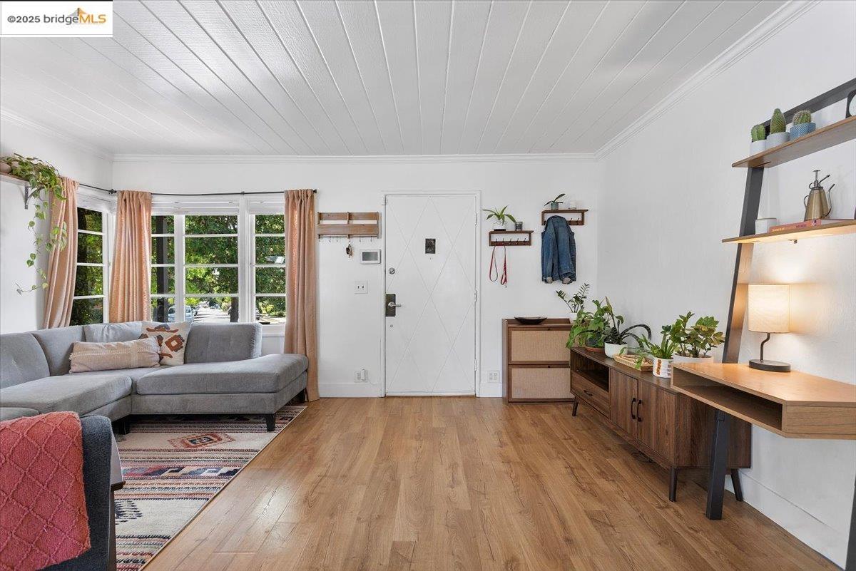 Detail Gallery Image 3 of 33 For 3148 Sylvan Ave, Oakland,  CA 94602 - 2 Beds | 1 Baths