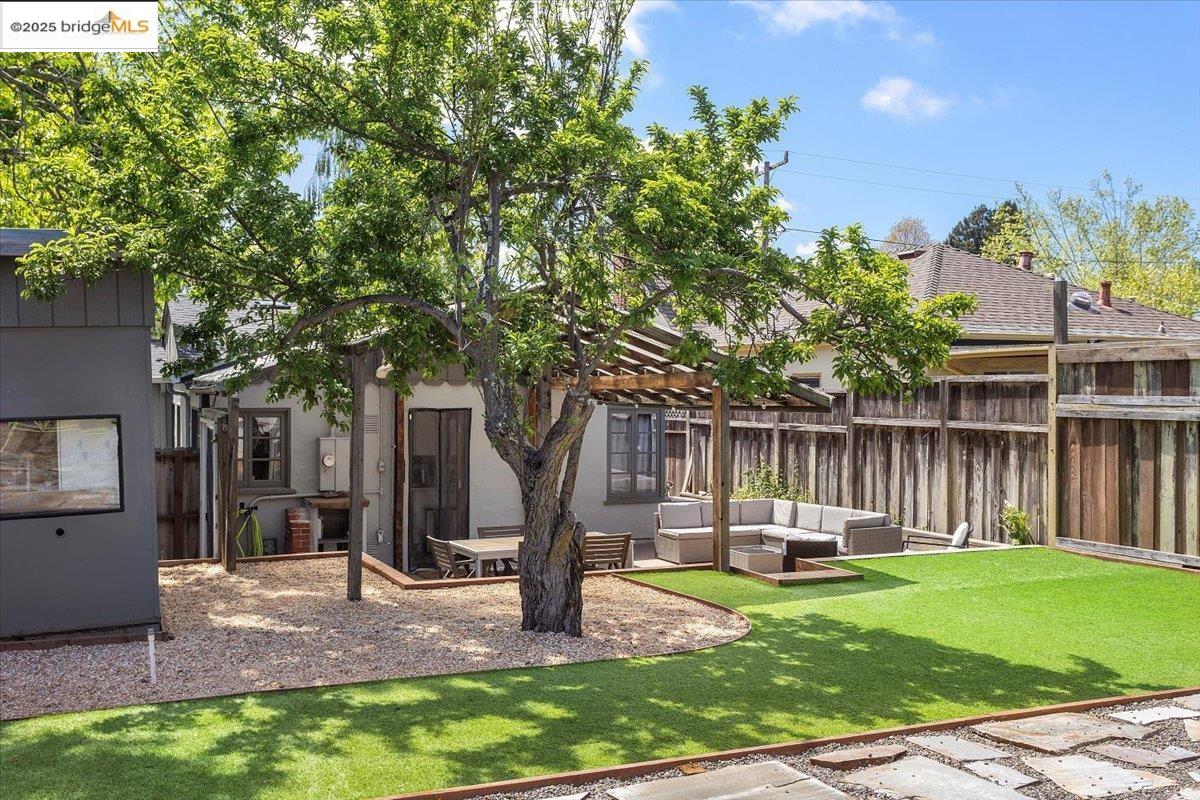 Detail Gallery Image 27 of 33 For 3148 Sylvan Ave, Oakland,  CA 94602 - 2 Beds | 1 Baths