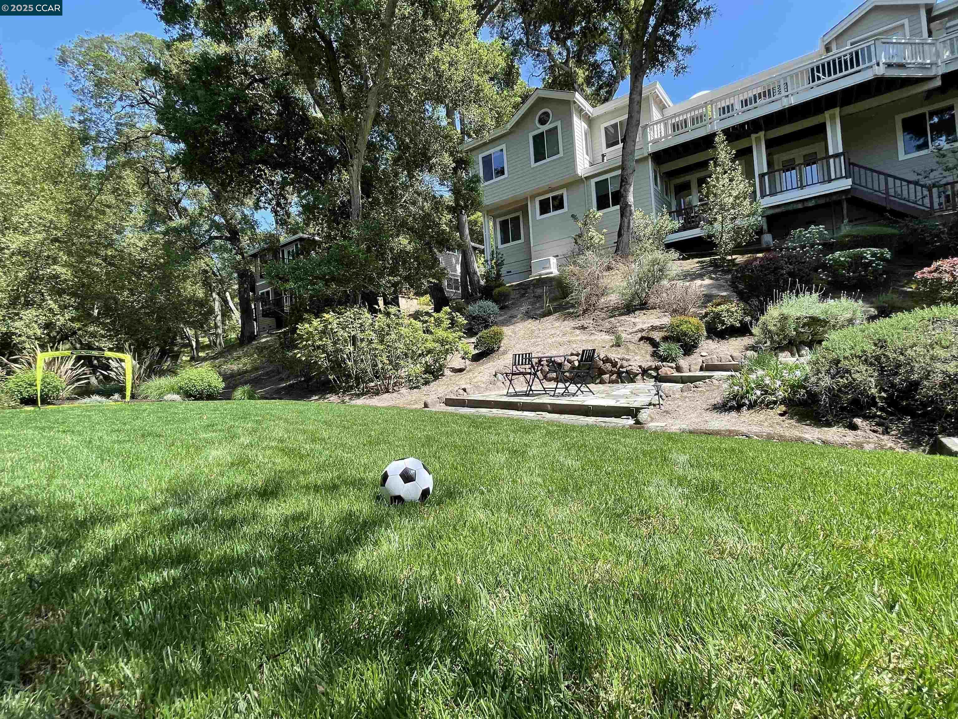 Detail Gallery Image 2 of 50 For 31 Merrill Cir S, Moraga,  CA 94556 - 4 Beds | 3/1 Baths