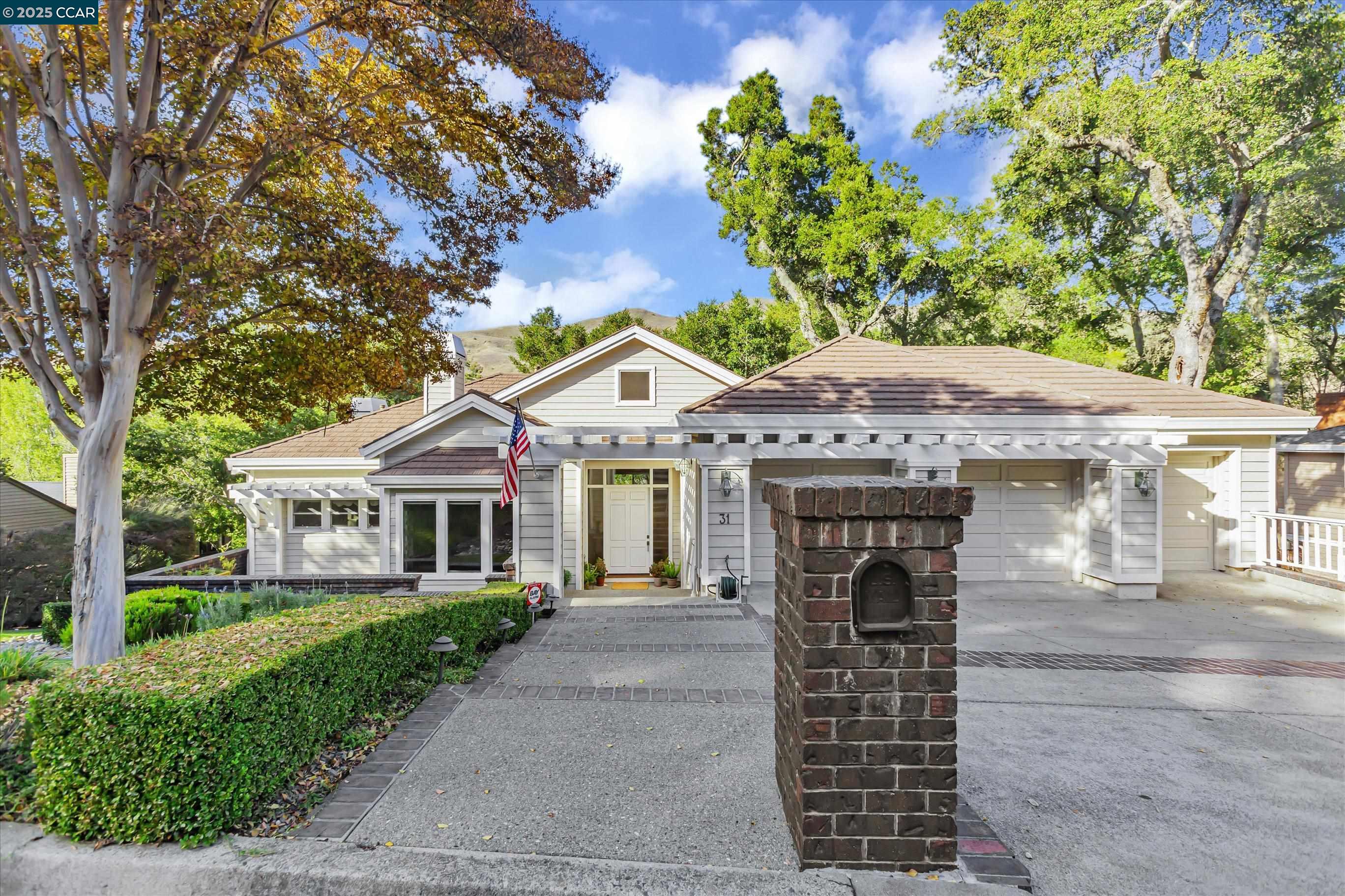Detail Gallery Image 3 of 50 For 31 Merrill Cir S, Moraga,  CA 94556 - 4 Beds | 3/1 Baths