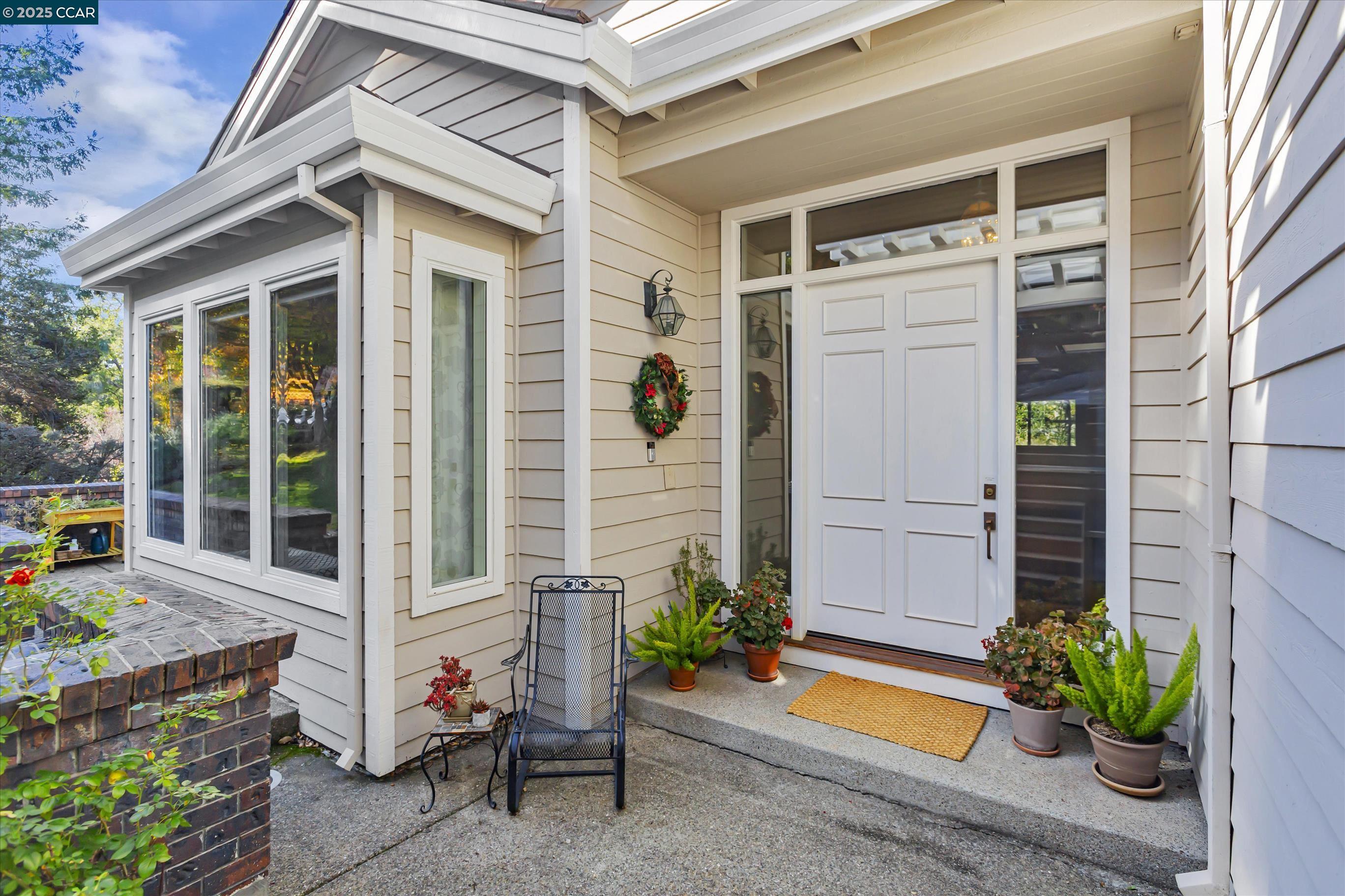 Detail Gallery Image 4 of 50 For 31 Merrill Cir S, Moraga,  CA 94556 - 4 Beds | 3/1 Baths