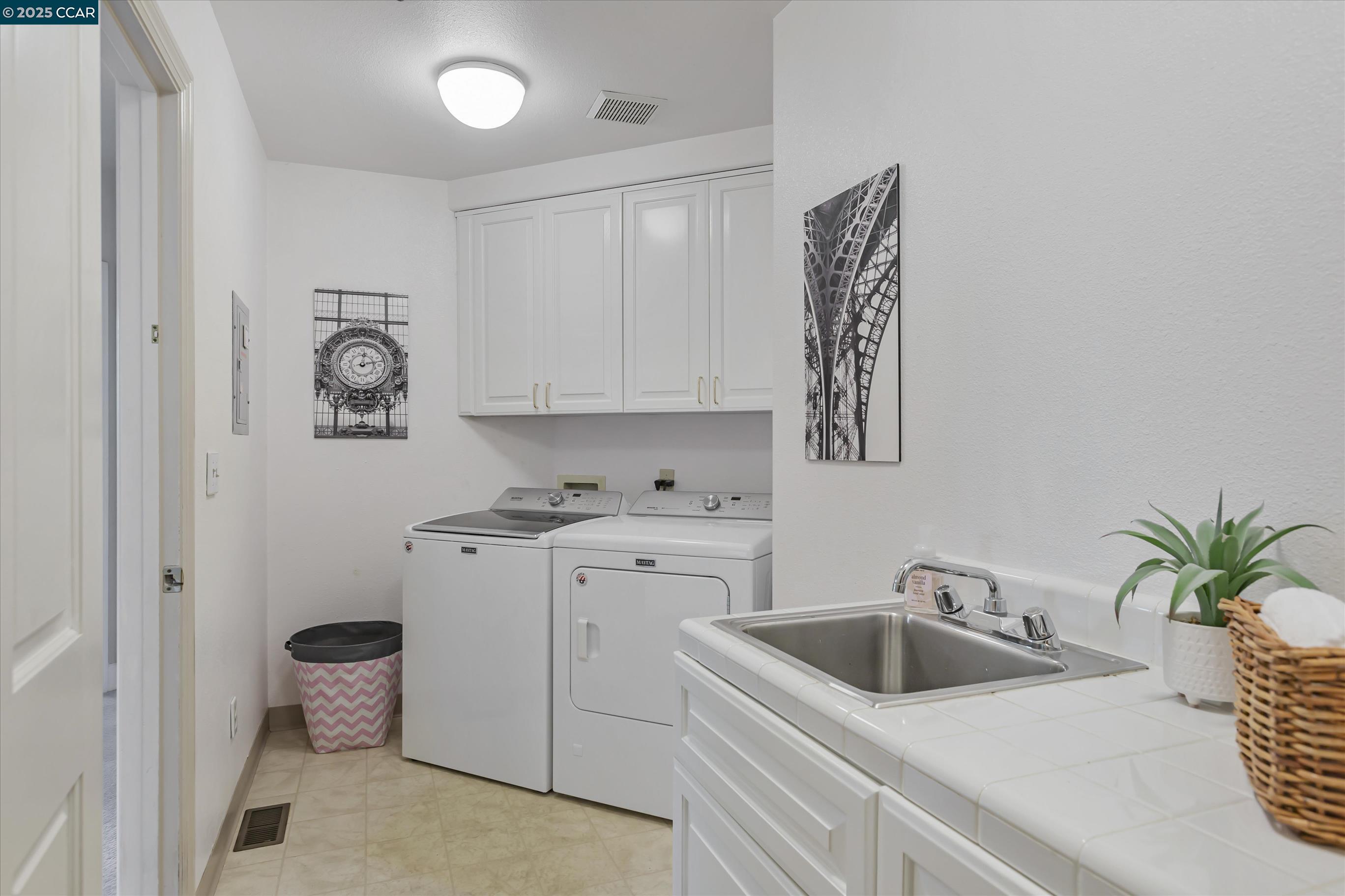 Detail Gallery Image 41 of 50 For 31 Merrill Cir S, Moraga,  CA 94556 - 4 Beds | 3/1 Baths