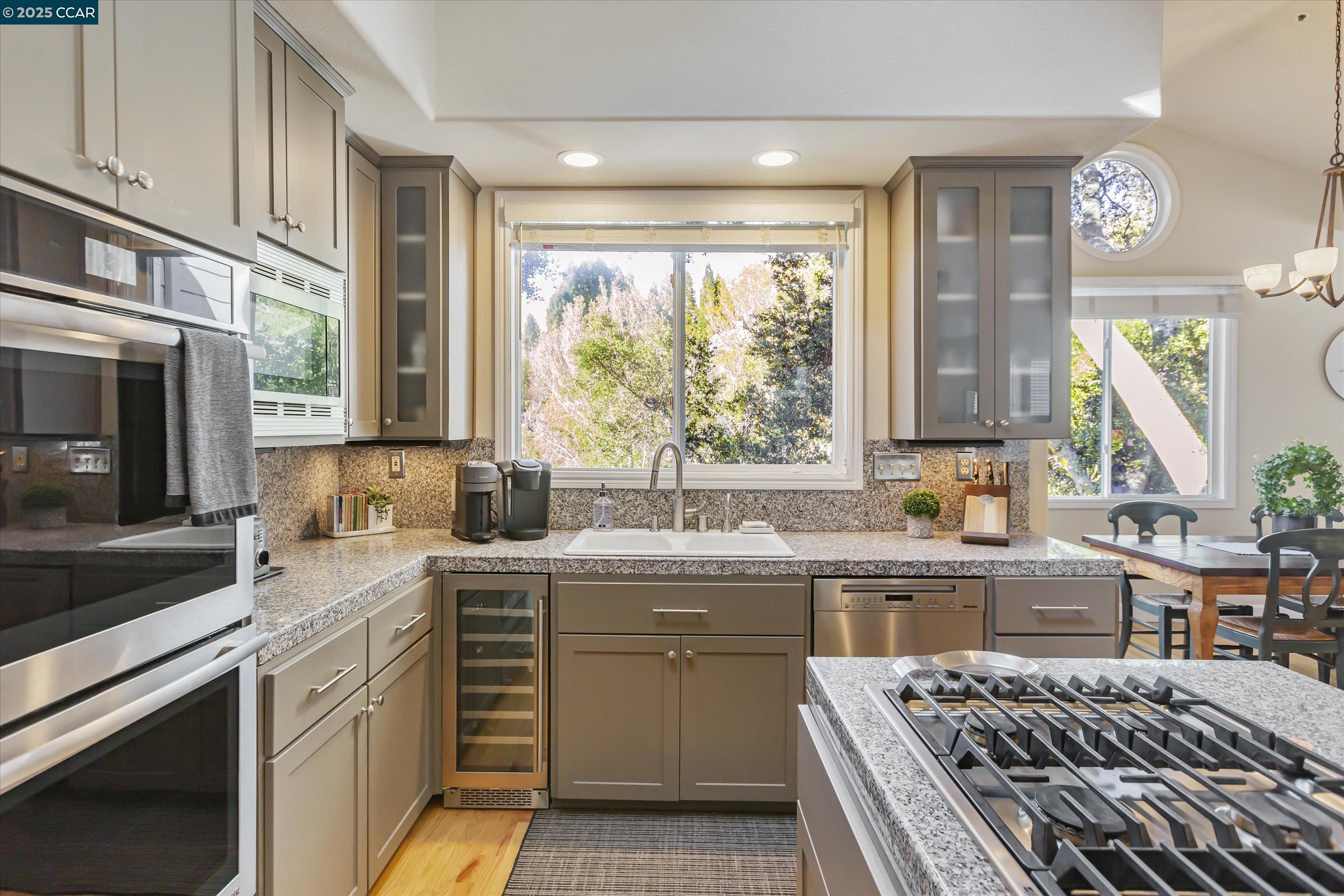 Detail Gallery Image 9 of 50 For 31 Merrill Cir S, Moraga,  CA 94556 - 4 Beds | 3/1 Baths