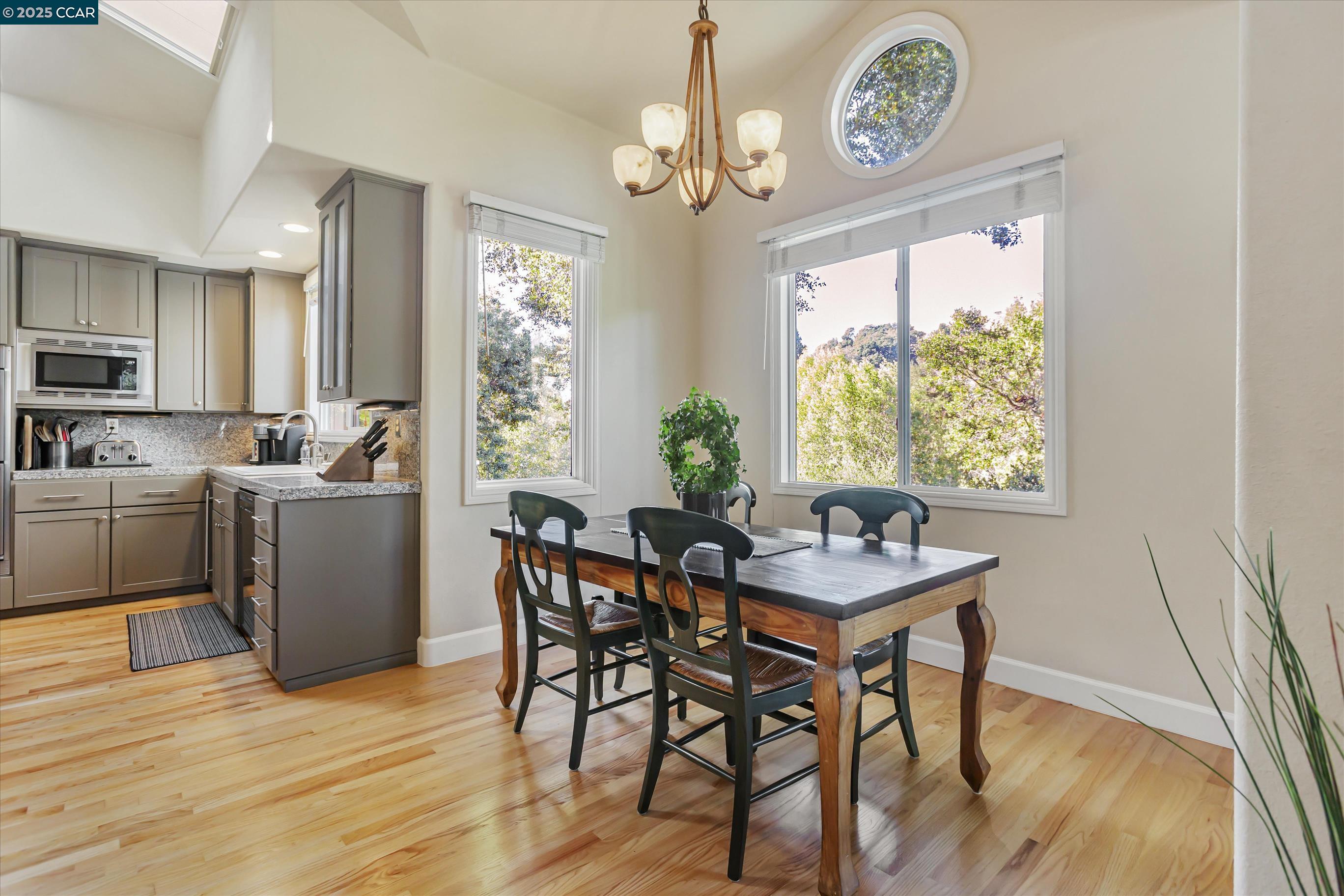 Detail Gallery Image 10 of 50 For 31 Merrill Cir S, Moraga,  CA 94556 - 4 Beds | 3/1 Baths