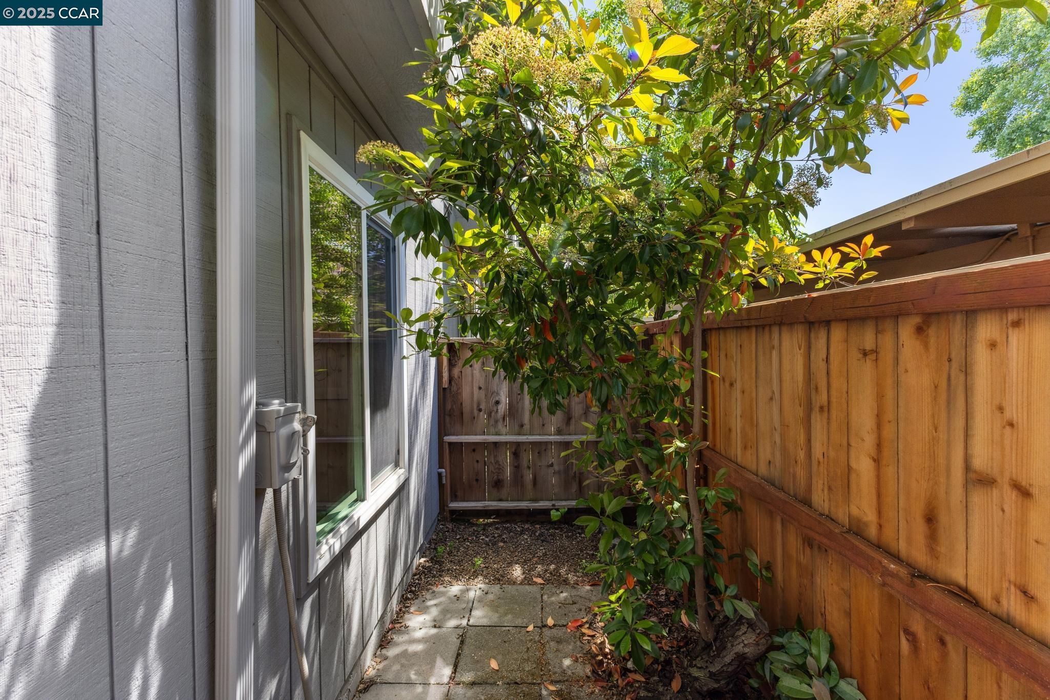 Detail Gallery Image 17 of 18 For 104 Cleaveland Rd, Pleasant Hill,  CA 94523 - 2 Beds | 2 Baths