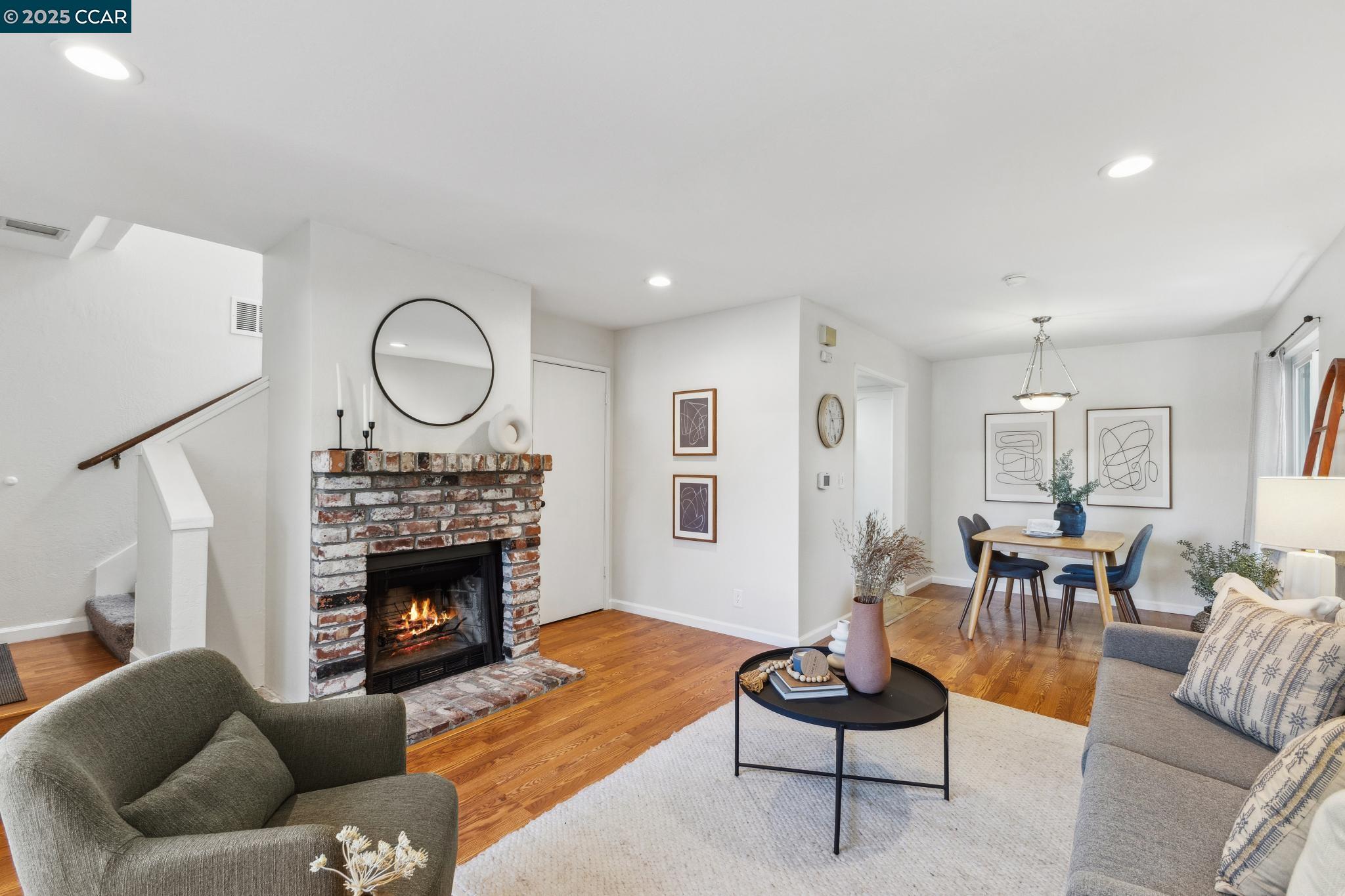 Detail Gallery Image 3 of 18 For 104 Cleaveland Rd, Pleasant Hill,  CA 94523 - 2 Beds | 2 Baths